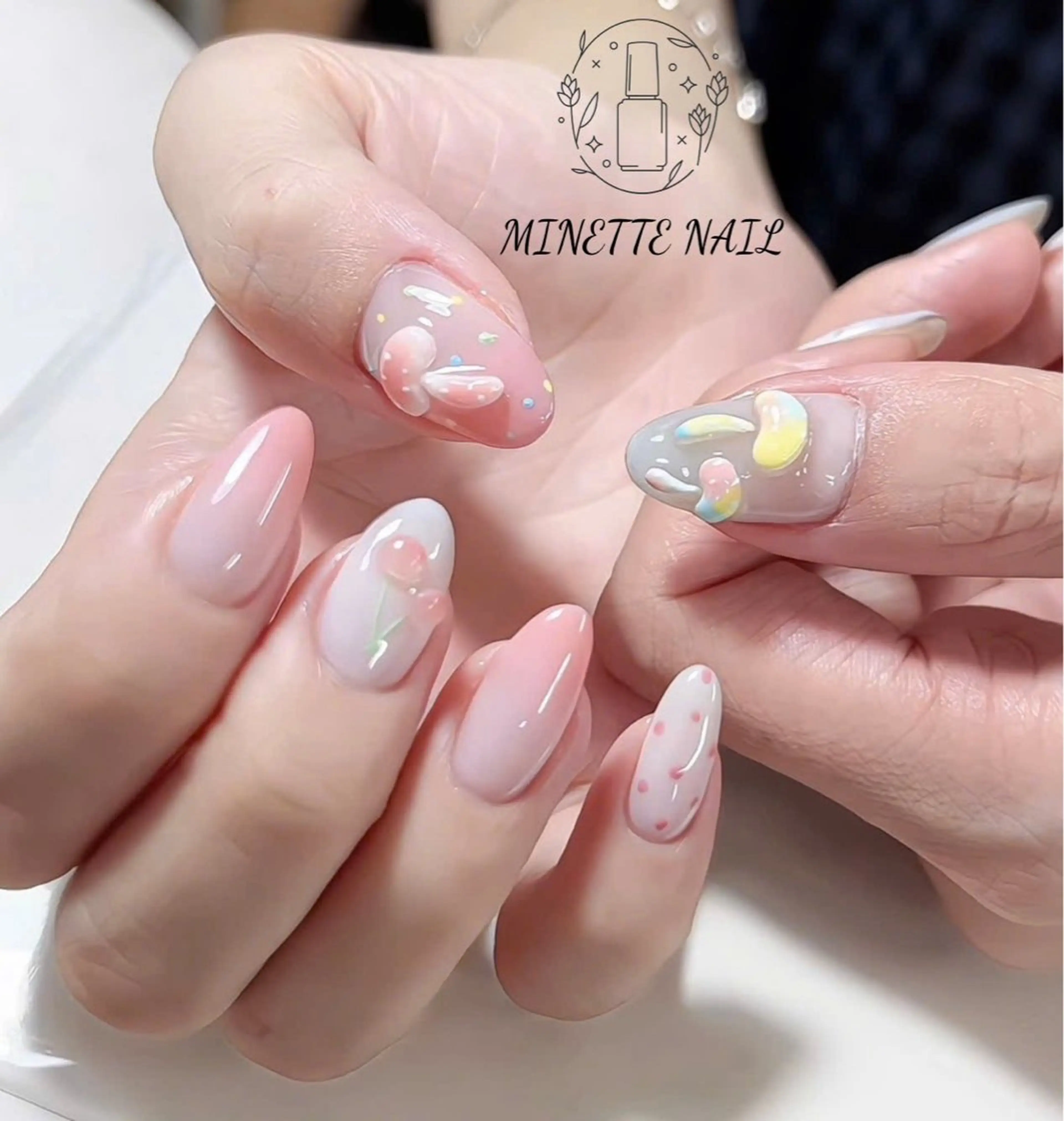 ネイル アートネイル ブルー ドット フレンチネイル ジェルネイル ハンドネイル Minette Nail 池袋(ミネットネイル)所属・Minette Nailのネイルデザイン