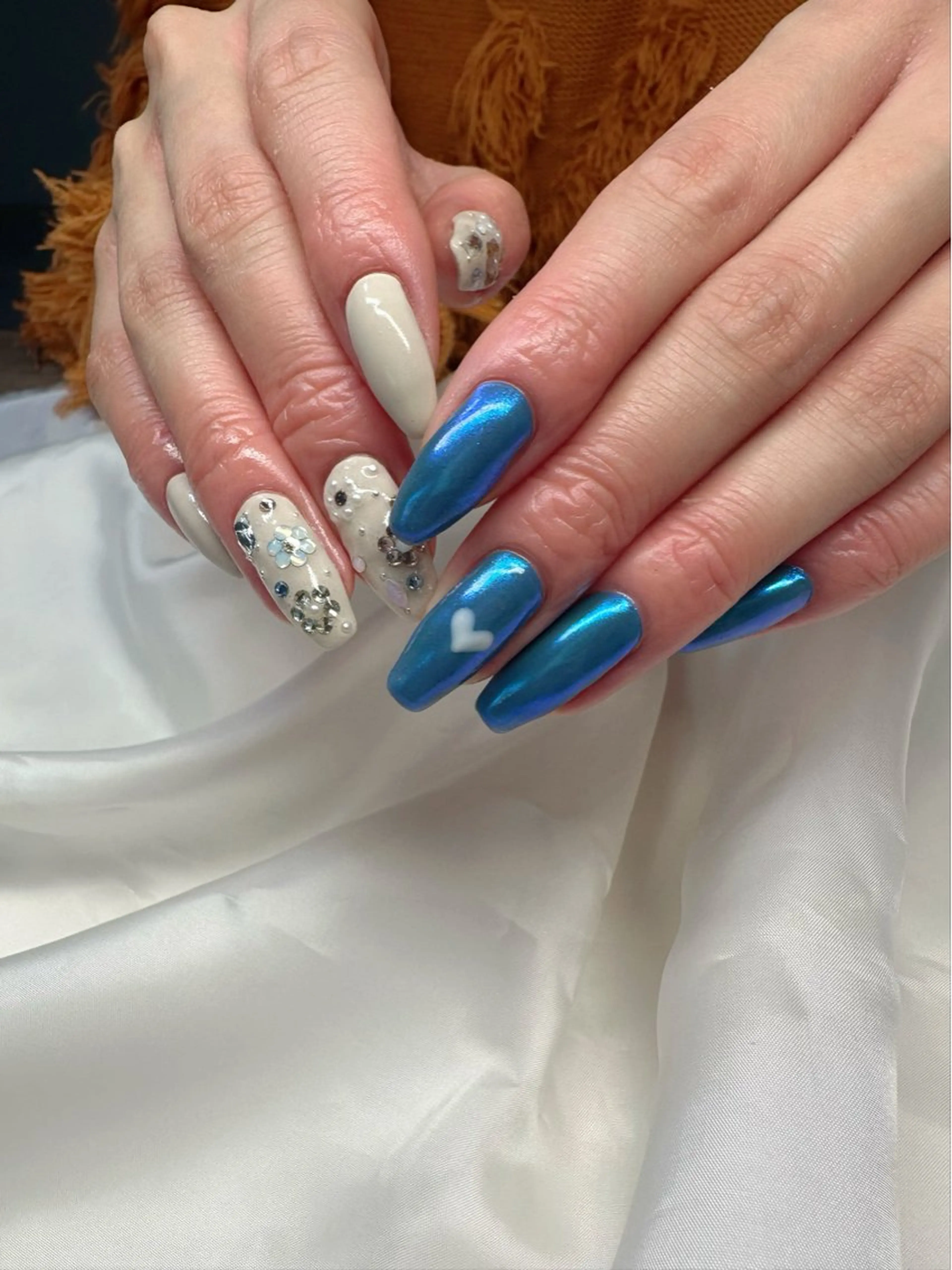 ネイル オーロラネイル ブルー クリアネイル フラワーネイル 氷ネイル・うるうるネイル 🪞KAPE NAIL 🪞のネイルデザイン