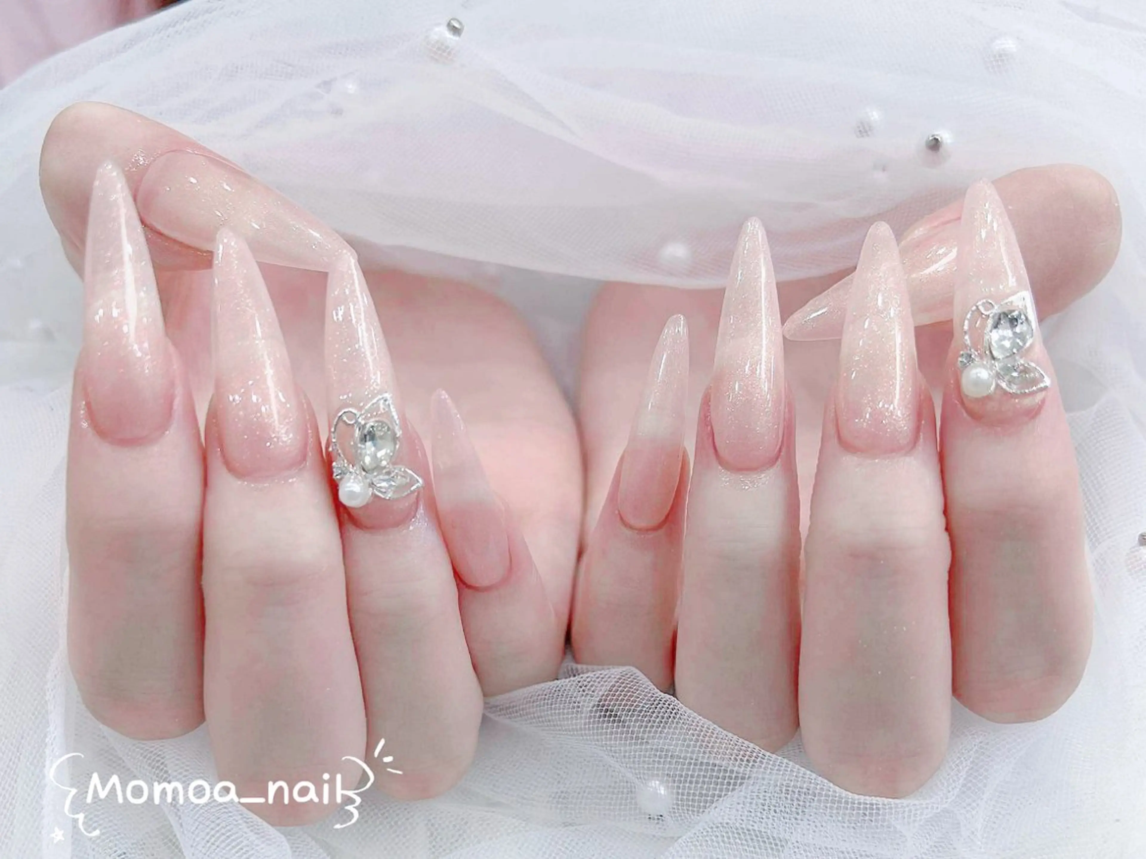 ネイル キラキラネイル スカルプネイル ハンドネイル Momoa nail salon所属・MoMoA Nail ネイル長さ出し専門店のネイルデザイン