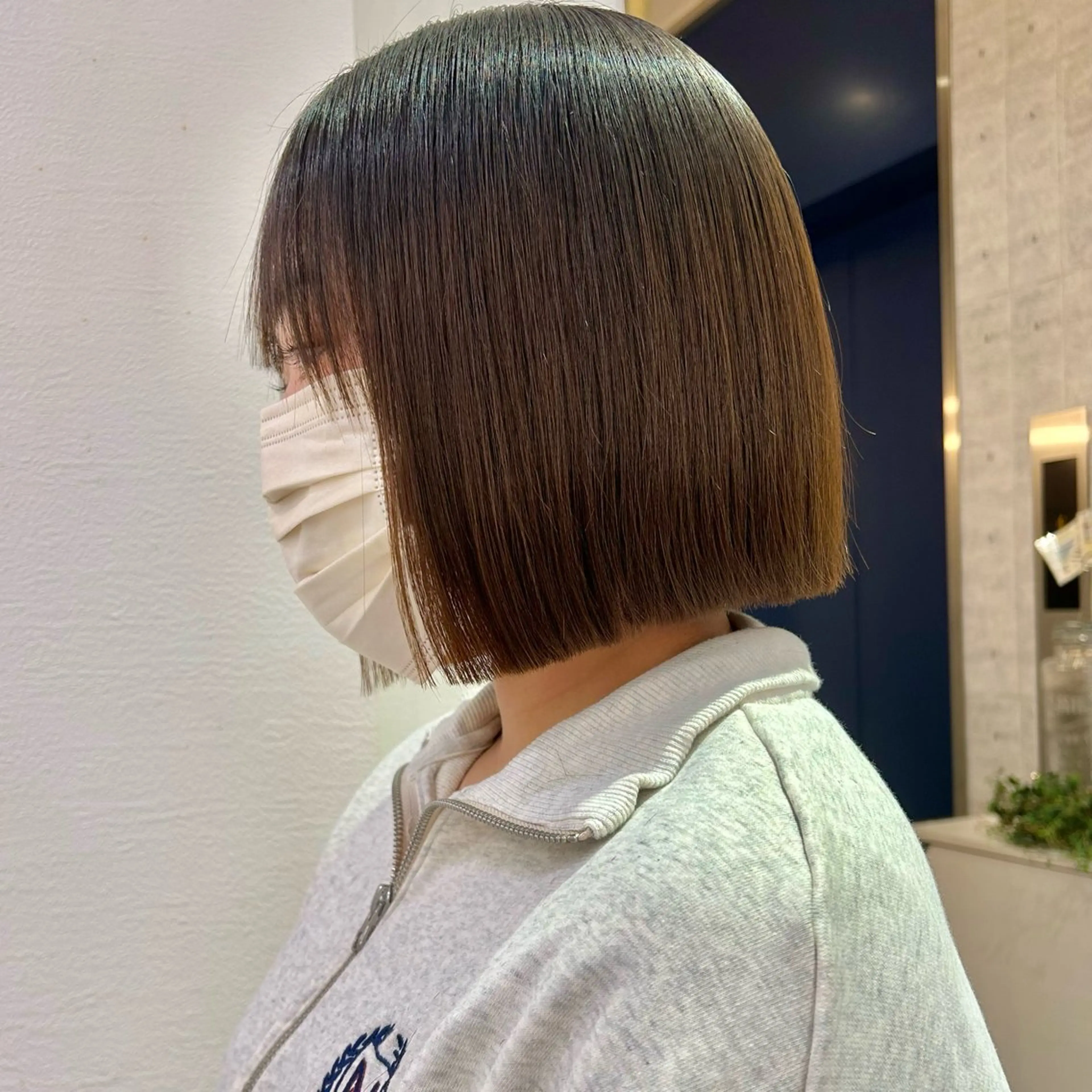 ミディアム カラー ワンレンボブ ブリーチ ブリーチなしカラー ボブ 顔周りカット 髪質改善【縮毛矯正】 美髪ボブを量産する人のヘアスタイル