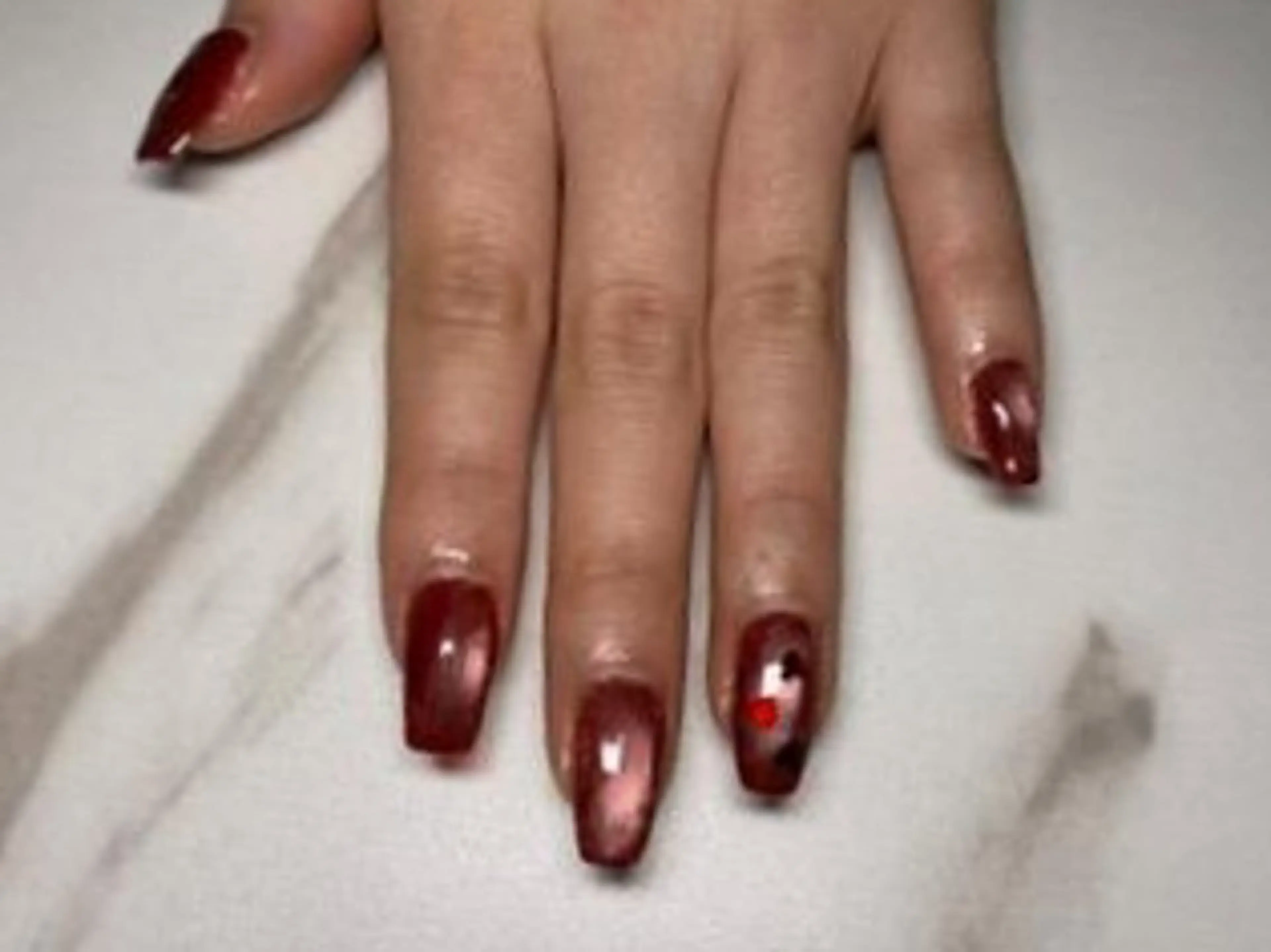 ネイル 長さ出し ワンカラーネイル 赤色 Private　Nailsalon　AMA所属・にへい ゆかのネイルデザイン
