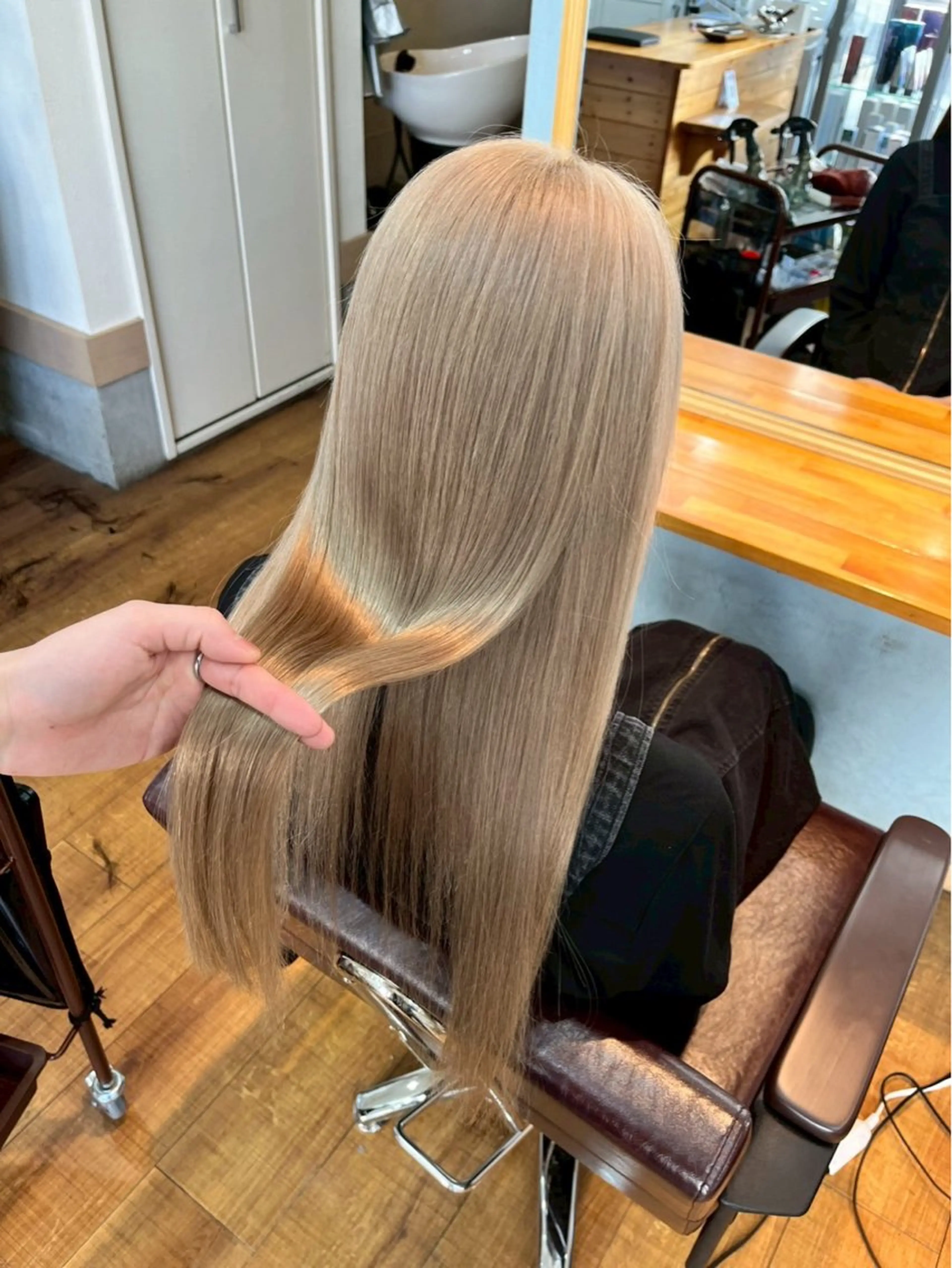 ロング ヘアカラー 髪質改善 UN BLEACHのヘアスタイル