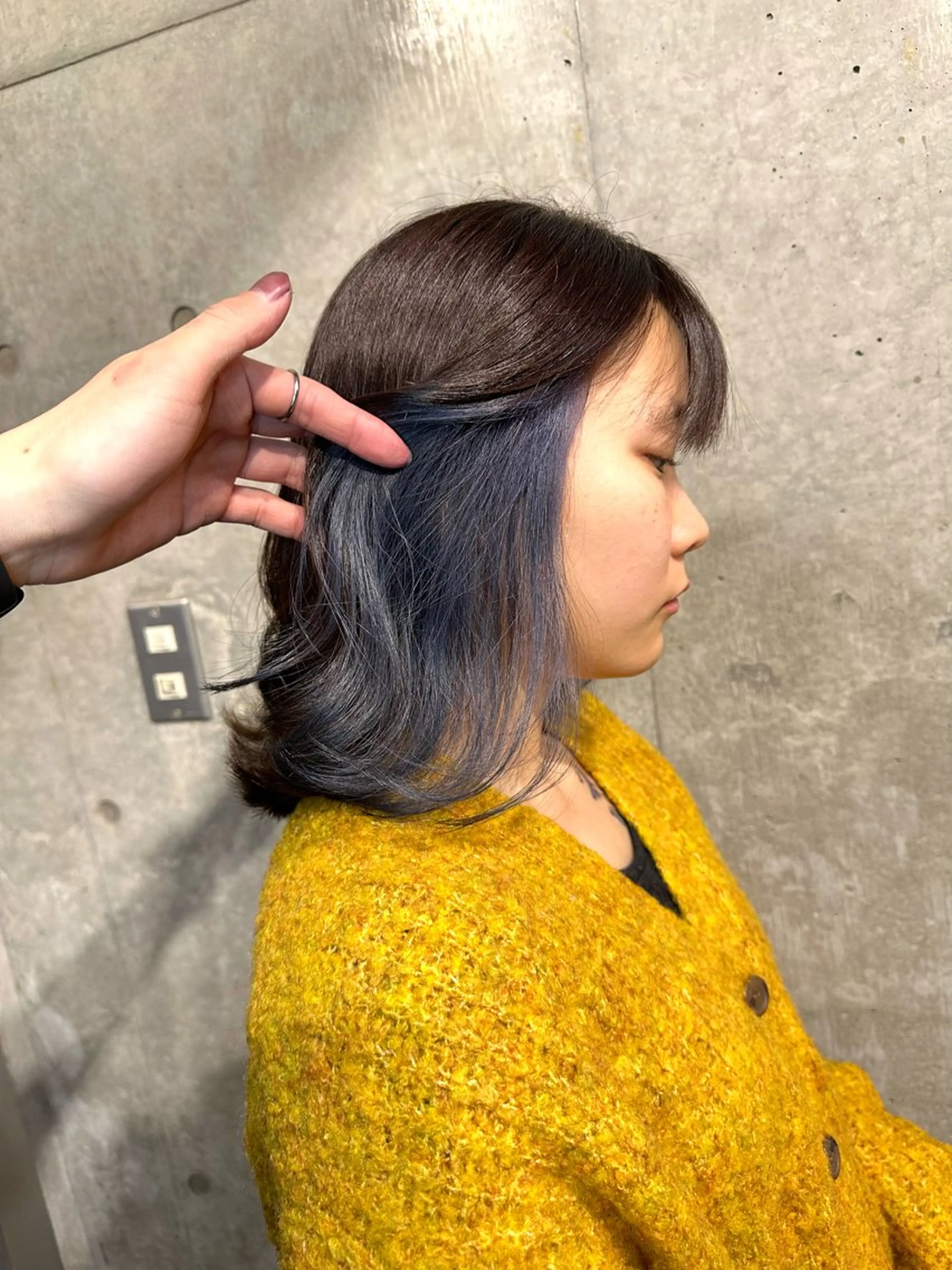 ミディアム カラー ブルーカラー インナーカラー fullbloom hair&spa所属・DAIKIベージュ 🍂レイヤーカットのヘアスタイル