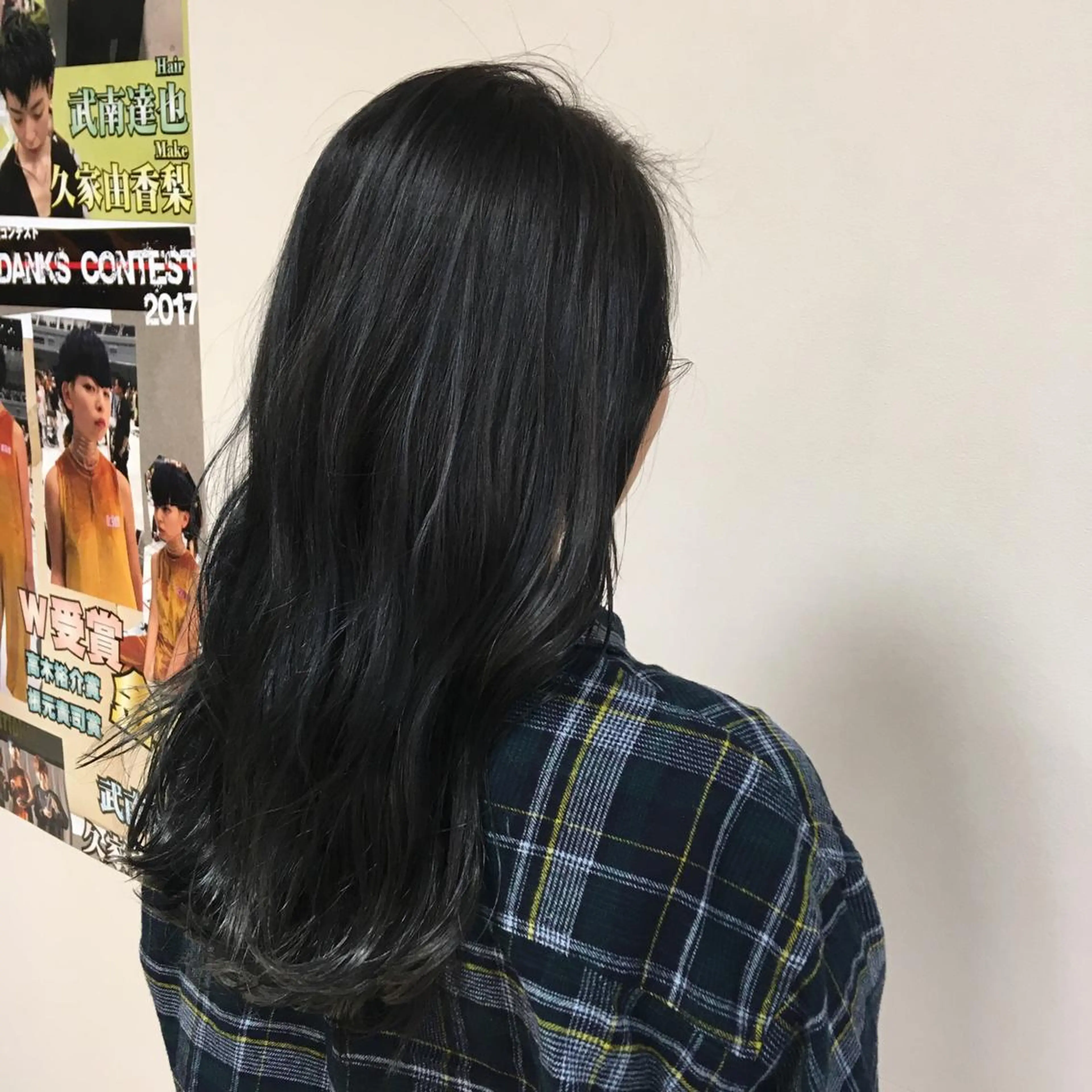 ロング カラー ブリーチ ブルーカラー ブルーグレー グラデーションカラー ハイライトカラー ヘアカラー トリートメント 【Sweep】おじま のぞみのヘアスタイル