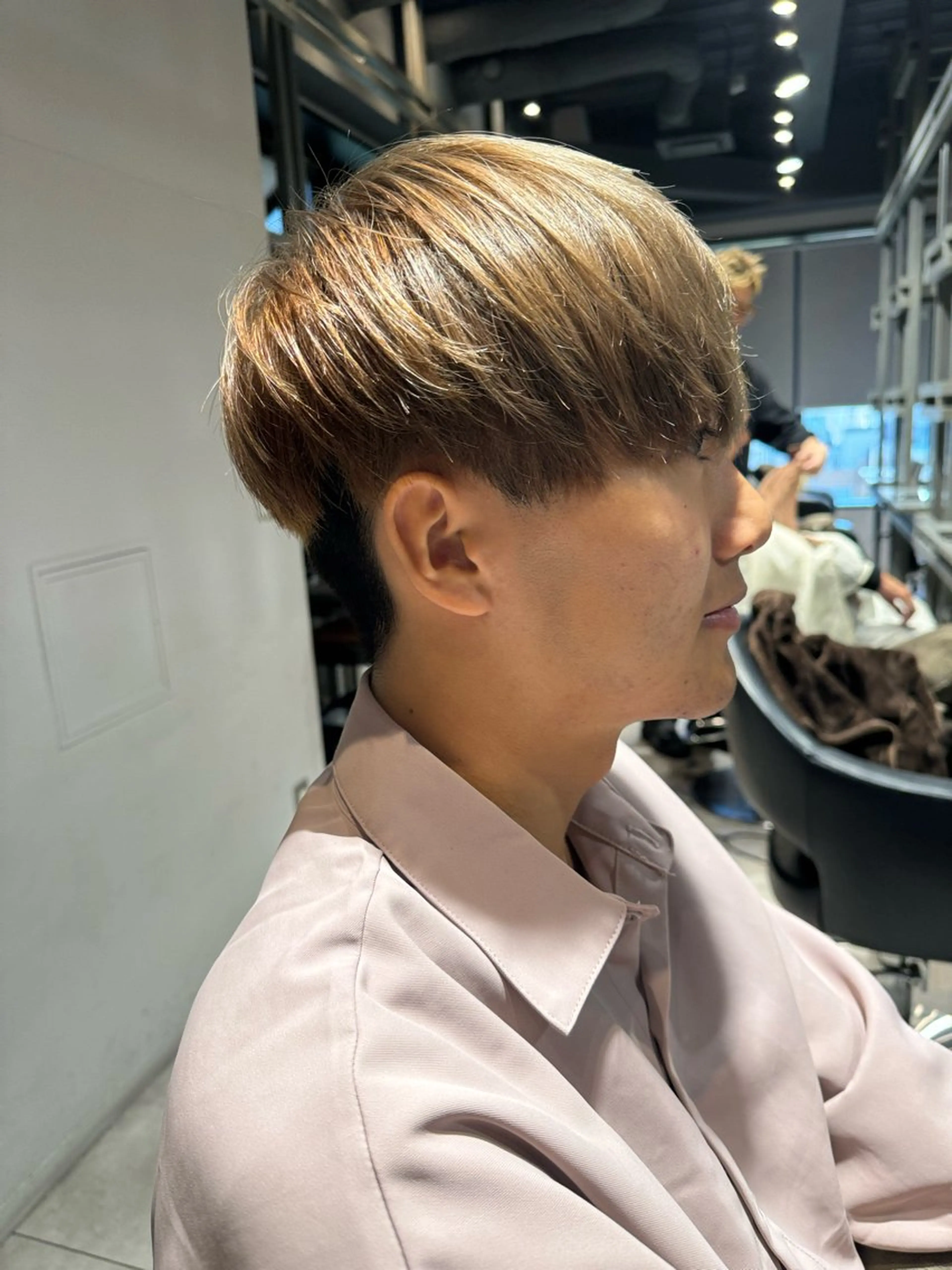 ミディアム カラー メンズ メンズハイトーン マッシュ ハイトーンカラー ヘアカラー トリートメント Dxxxx III所属・オシャレ女性目線の 大人メンズ❁⃘*.ﾟのヘアスタイル