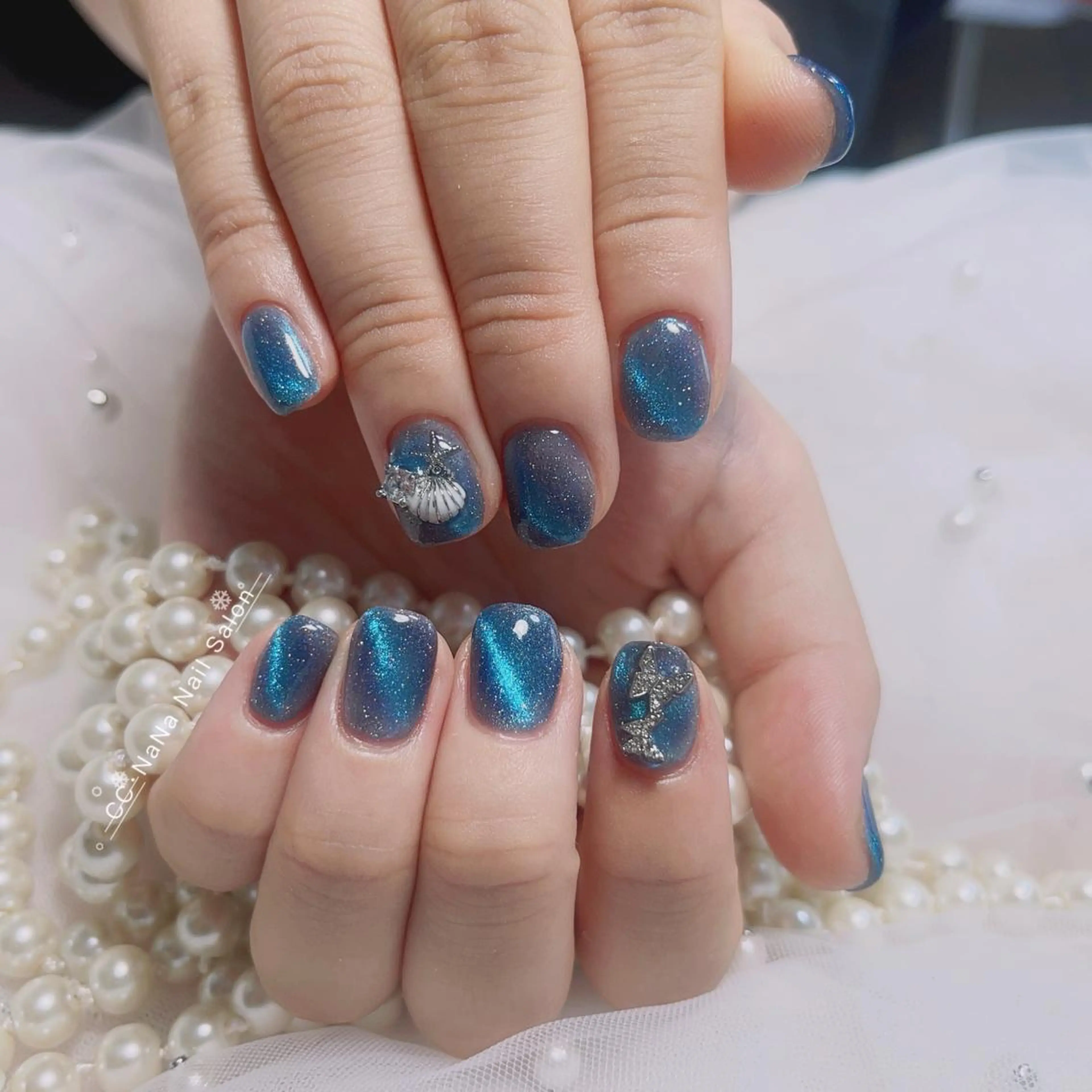 ネイル アートネイル チークネイル フラッシュネイル ジェルネイル キラキラネイル ハンドネイル 💎CC・NaNa 韓国風ネイル🌙のネイルデザイン