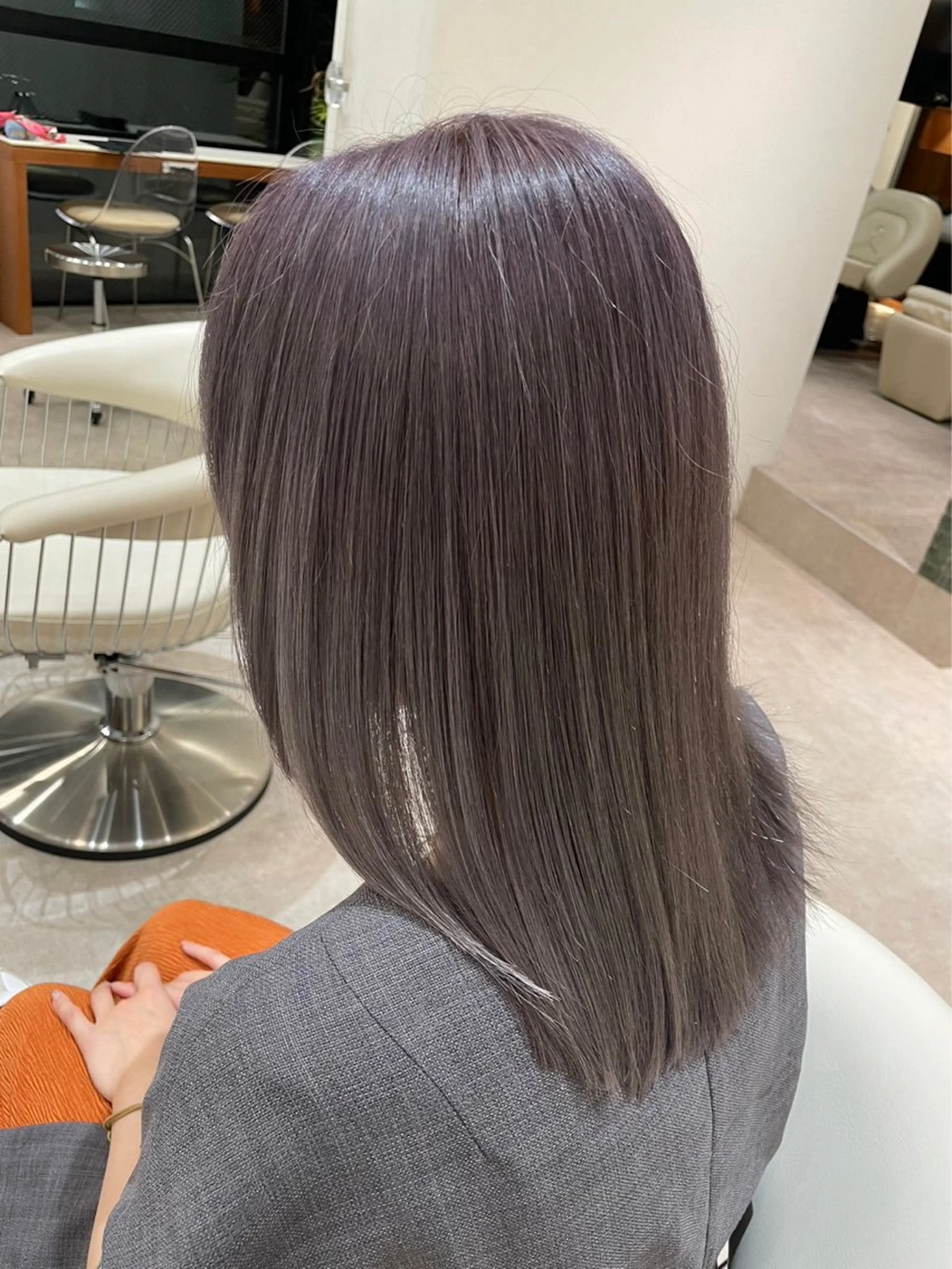 ミディアム カラー ハイトーンカラー ラベンダーカラー シルバー 垢抜けボブカット /楓のヘアスタイル