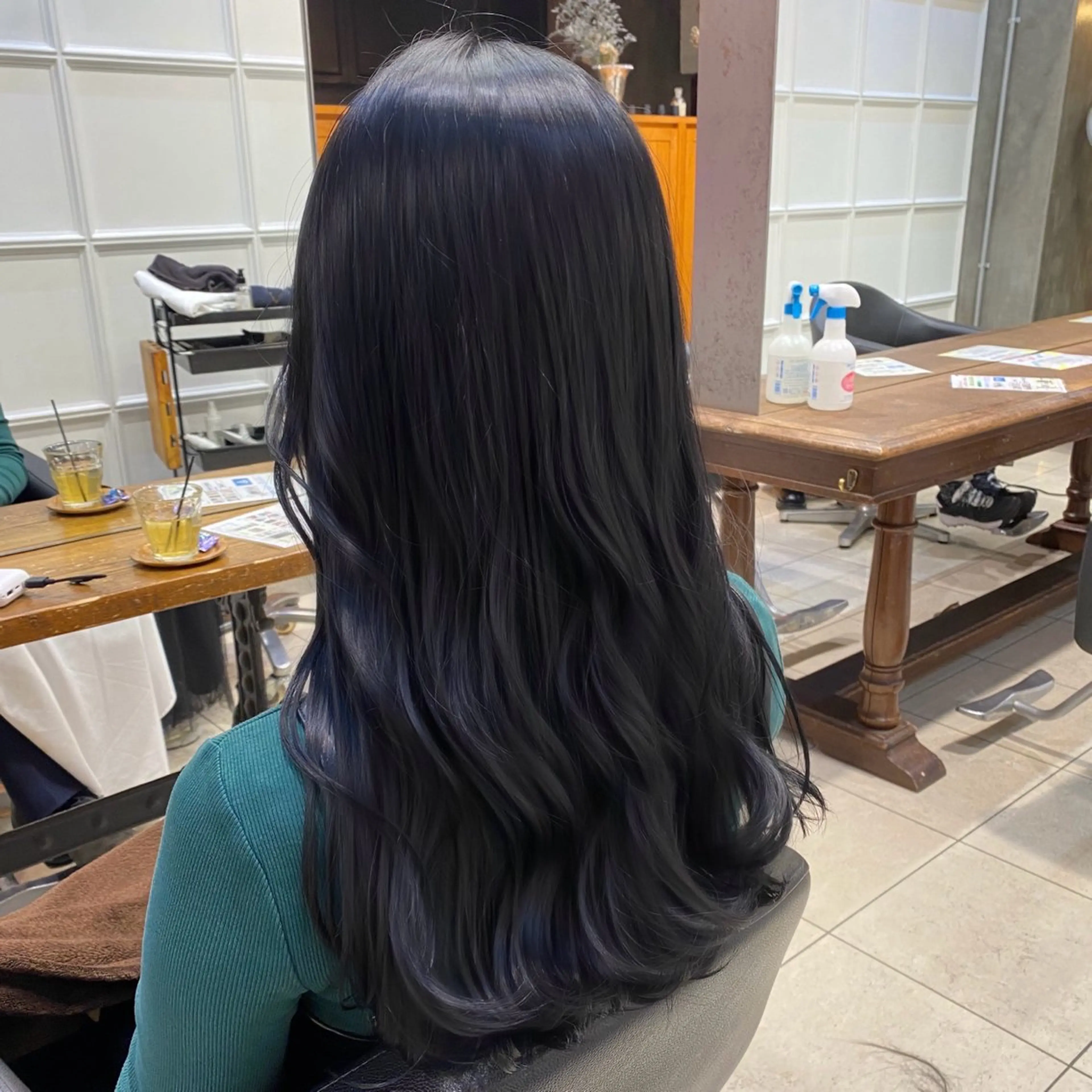 カラー 黒髪 ブルーカラー ブルーブラック カット ヘアカラー トリートメント ブリーチなしダブル カラー🧸🐺陽介のヘアスタイル