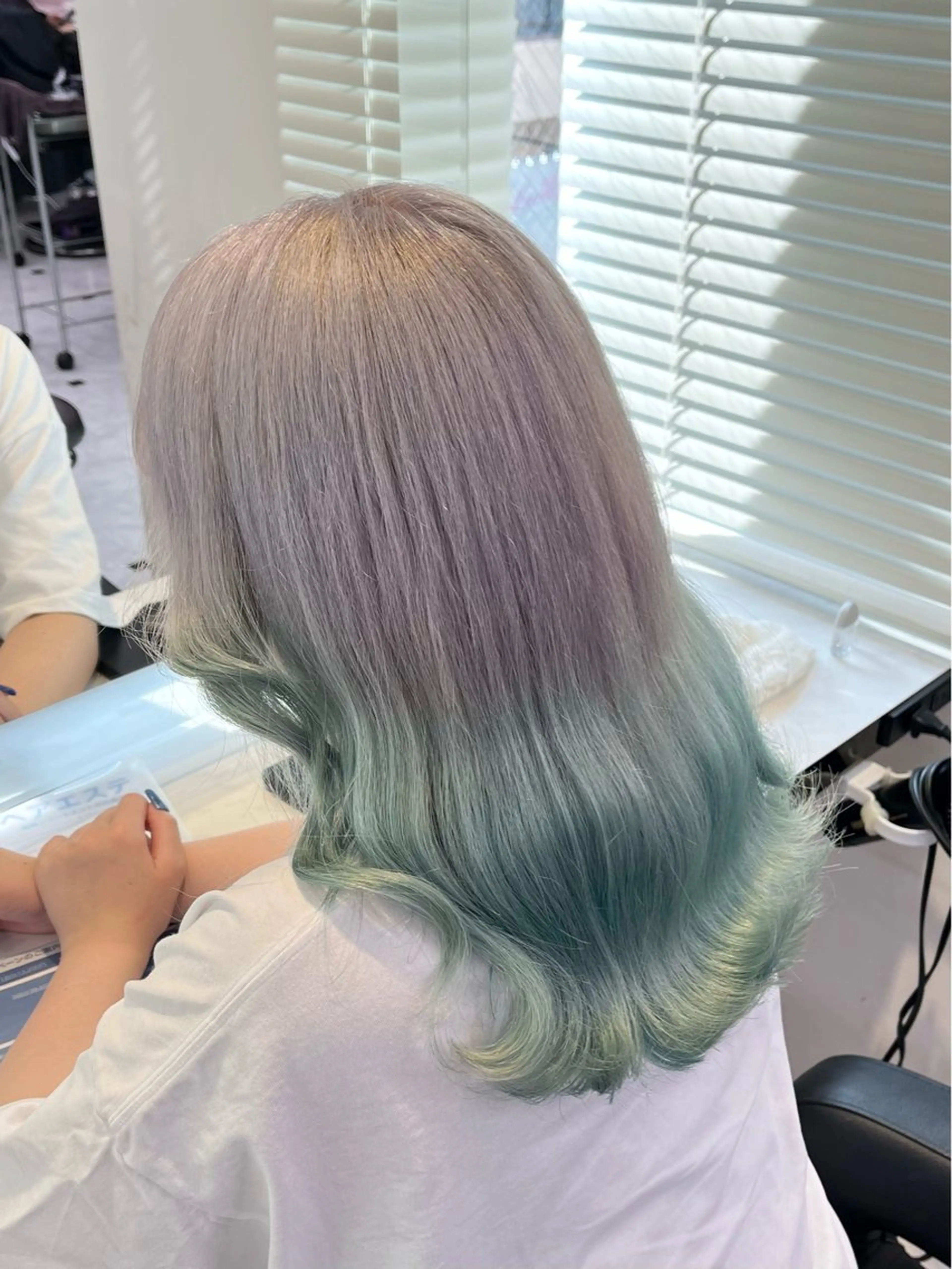 セミロング カラー ヘアアレンジ ヘアカラー 🍒透明感カラー🌨 🥕ハイトーンカラーのヘアスタイル