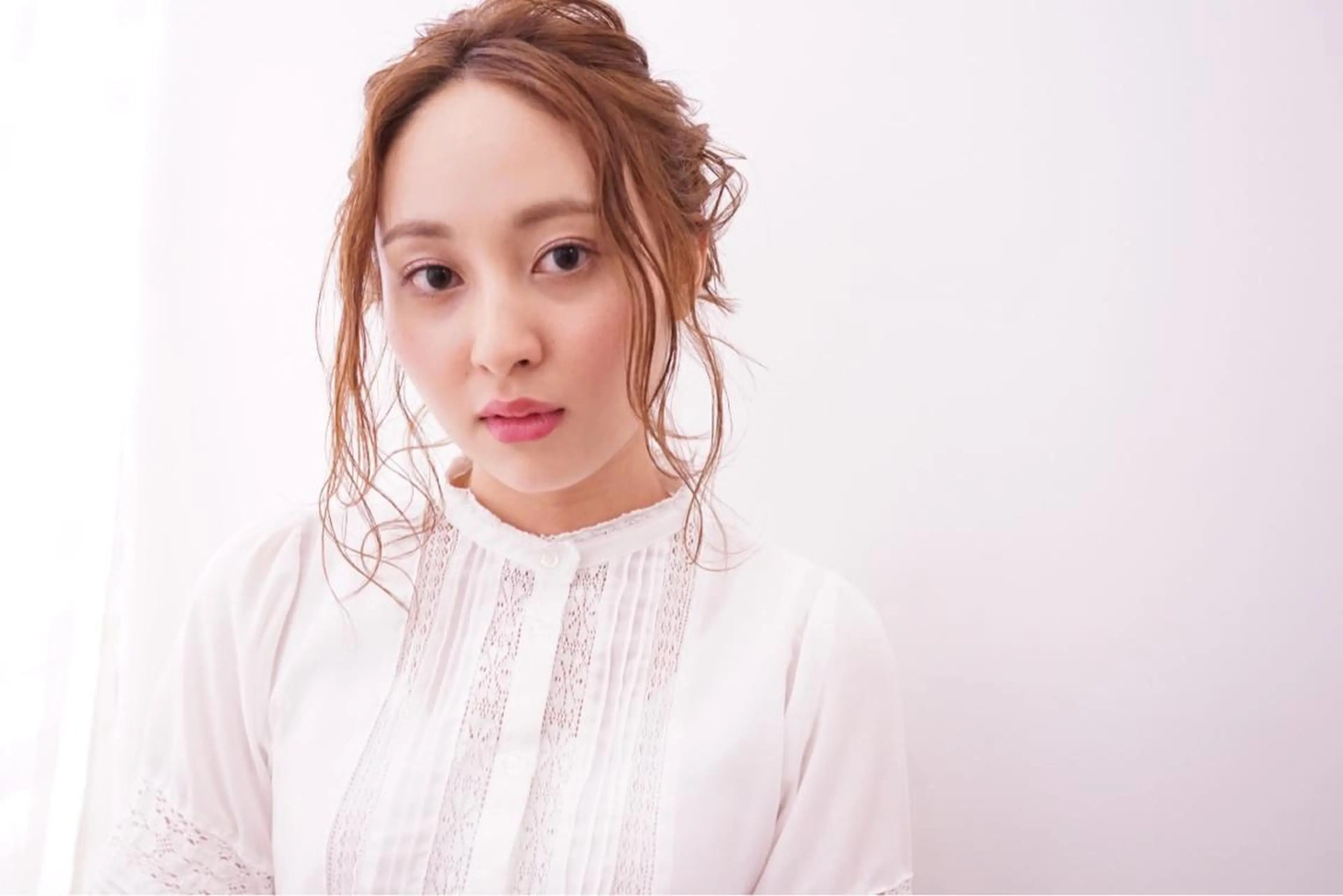 セミロング カラー パーマ ヘアアレンジ おくれ毛 ヘアカラー 可愛いを作る神 ナオヒロのヘアスタイル