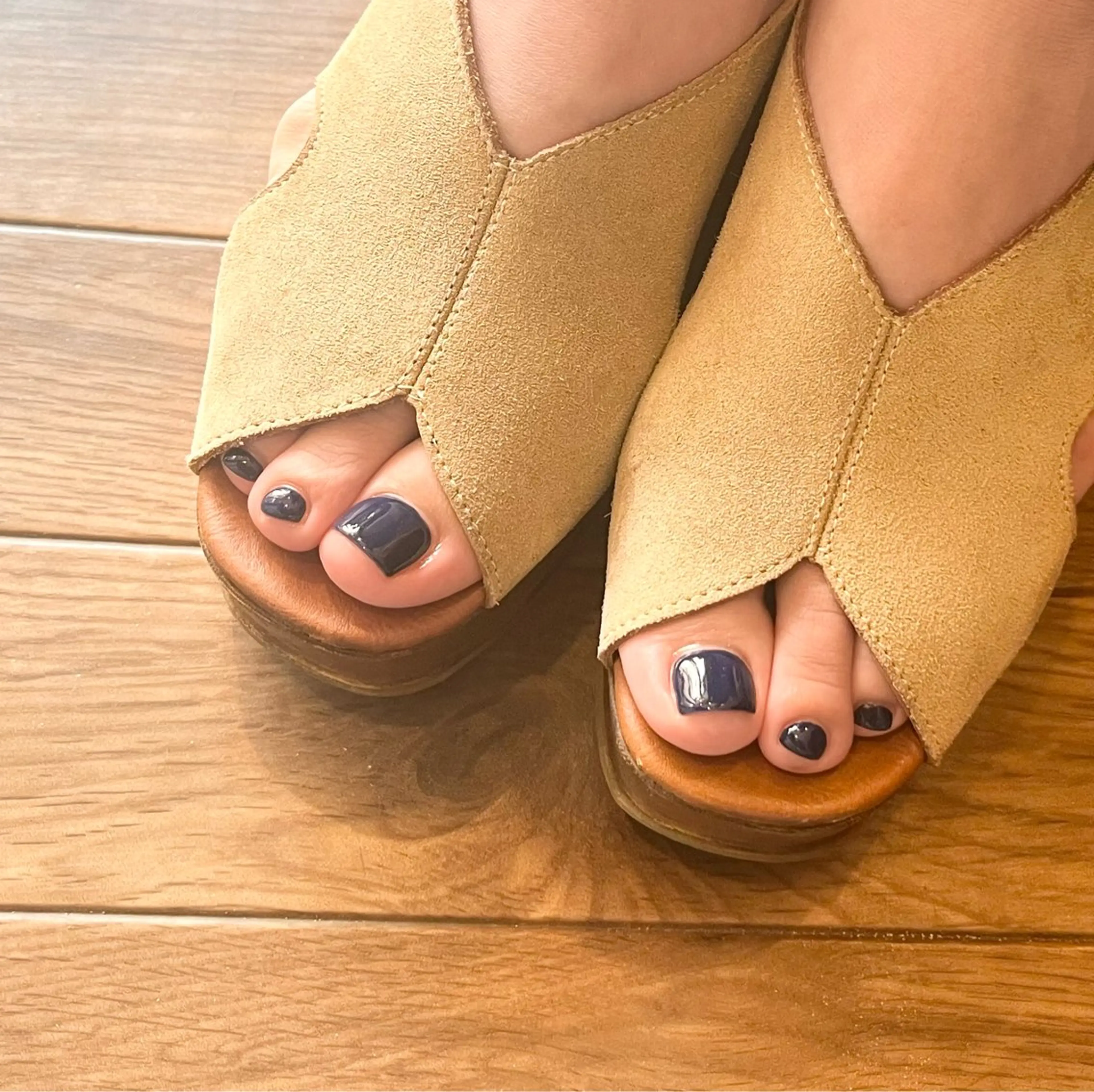 ネイル ネイビー ワンカラーネイル フットネイル AT.1011(アトリエテンイレブン)所属・AT.1011 (ハルカ)のネイルデザイン