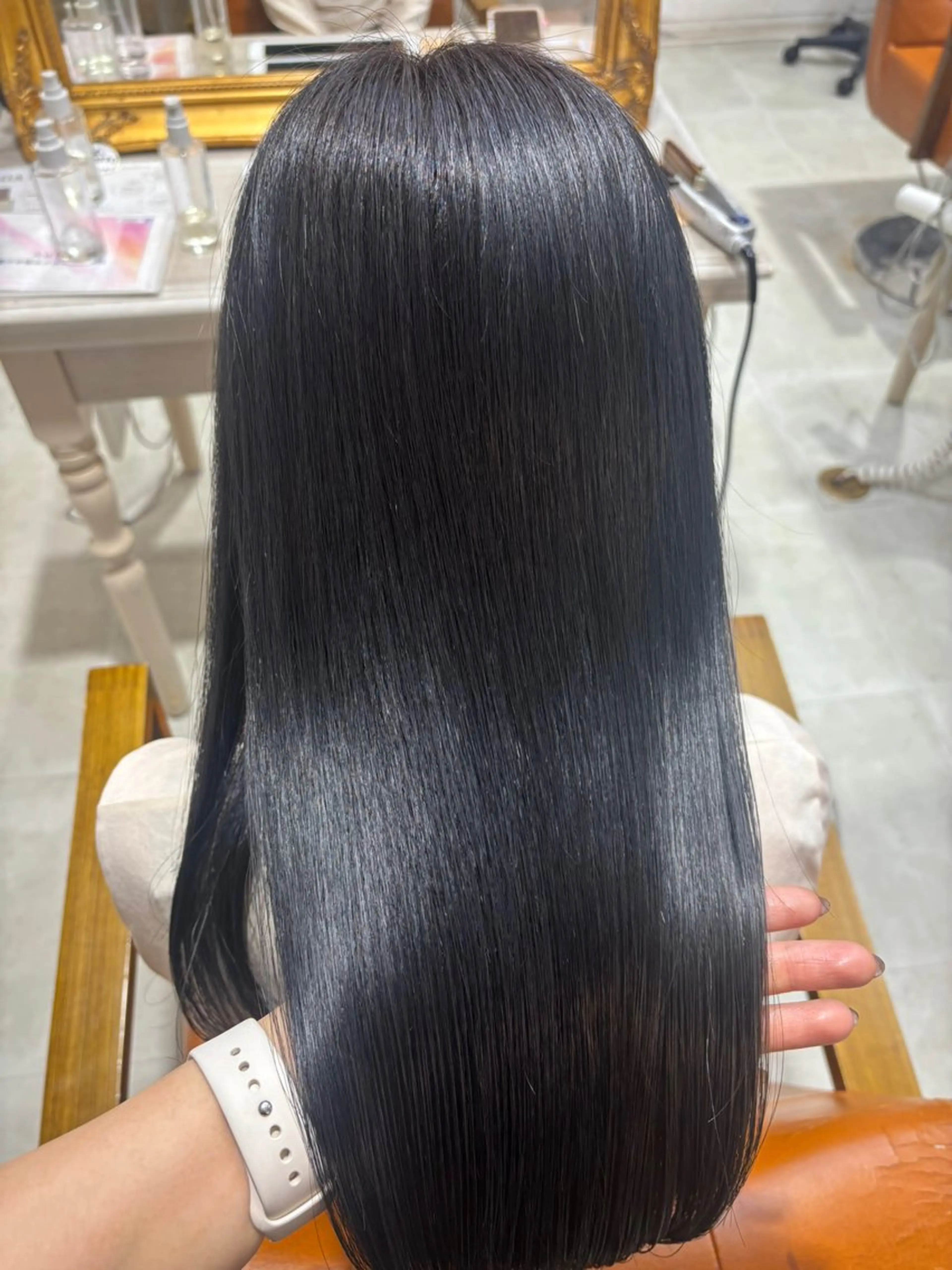 ロング カラー アッシュ ブリーチ 透明感カラー ヘアカラー トリートメント 伊藤粹 /浦和/艶感カラーのヘアスタイル