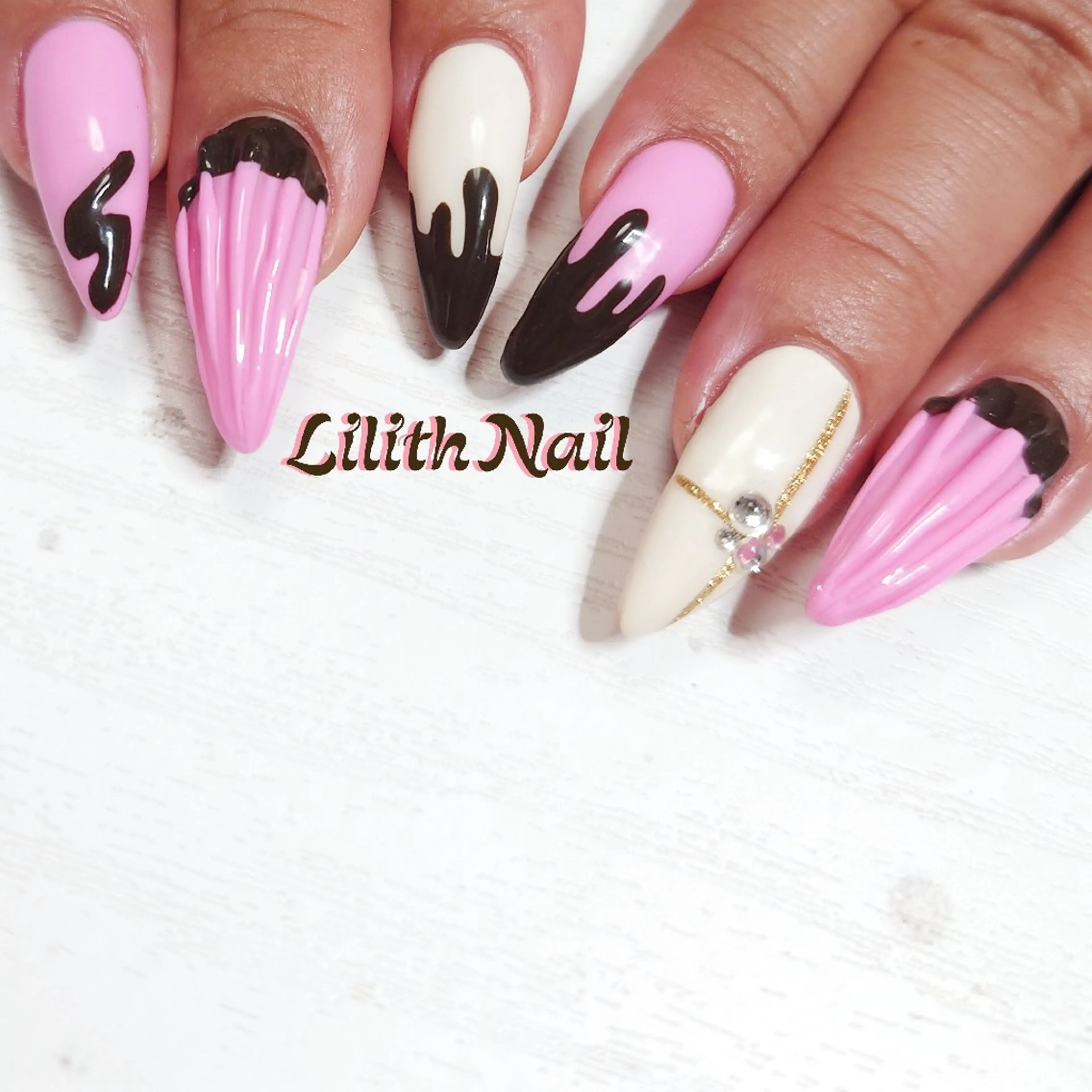 ネイル ストーンネイル ハンドネイル Lilith Nailのネイルデザイン