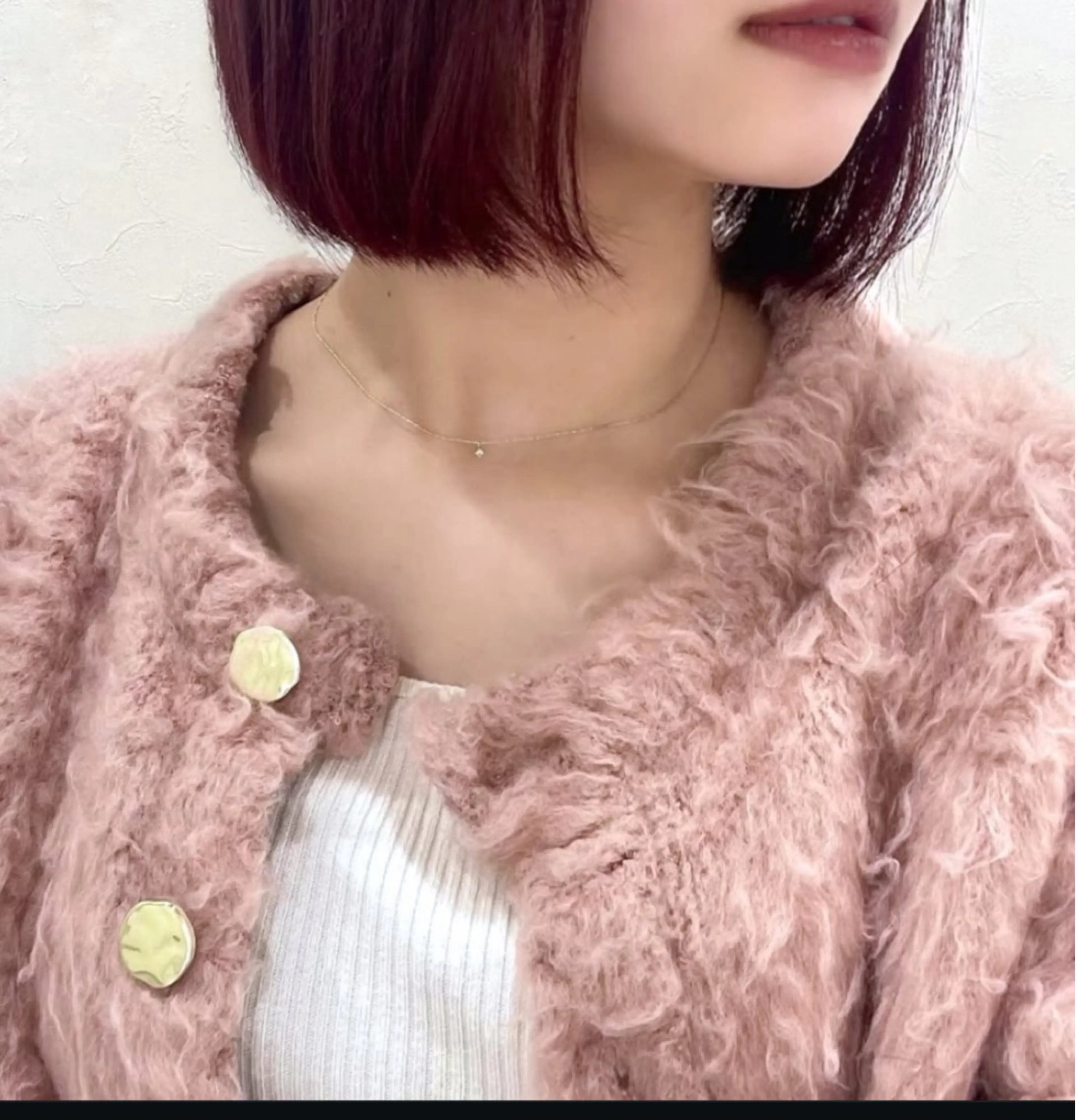 ショート ボブ 外ハネヘア 佐藤 茉凜のヘアスタイル
