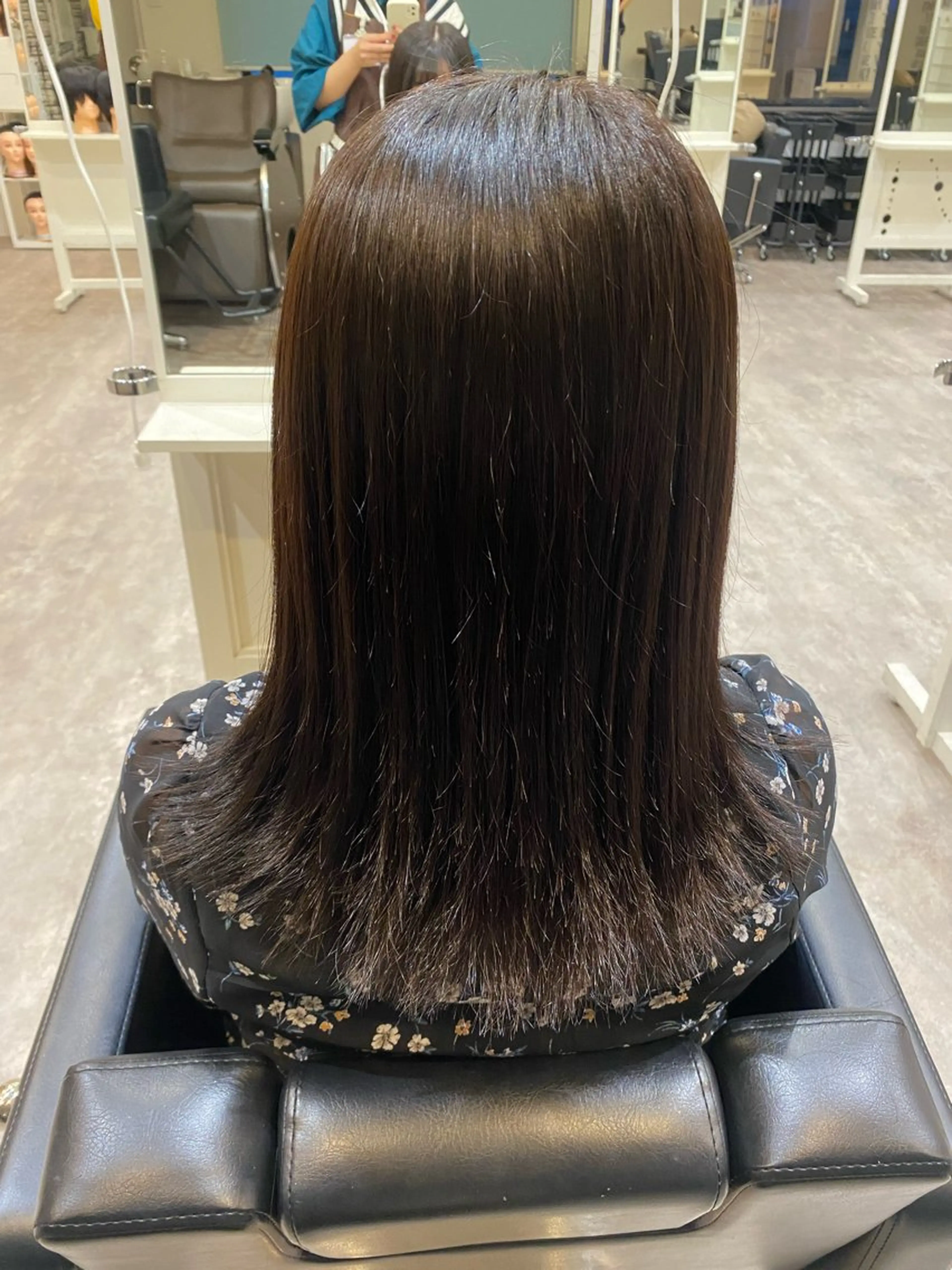 ミディアム カラー あいさ🤍ムラ無しカ ラー🤍のヘアスタイル