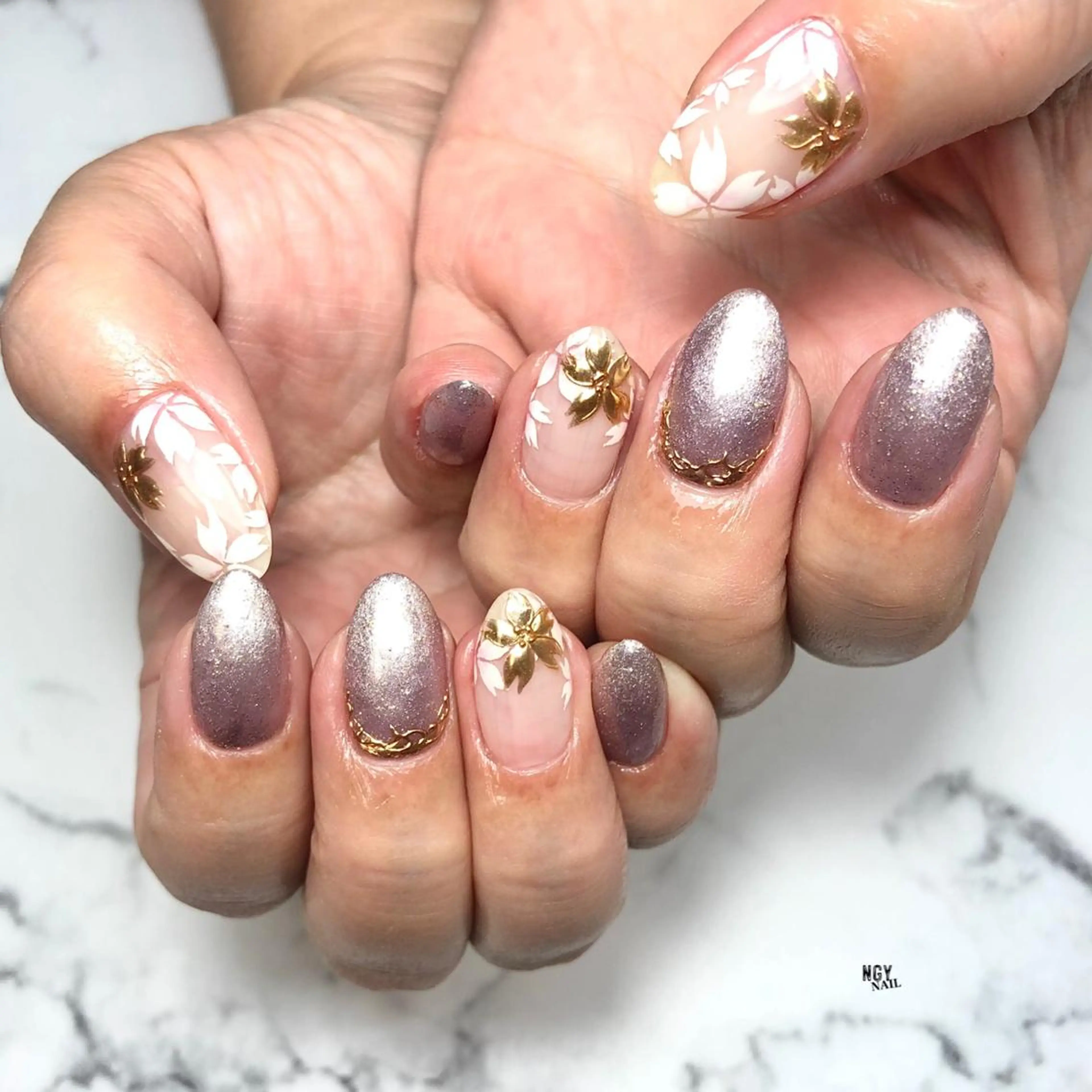 ネイル アートネイル 桜ネイル フラワーネイル ラメ(グリッター) ミラーネイル ハンドネイル NAIL NOWのネイルデザイン