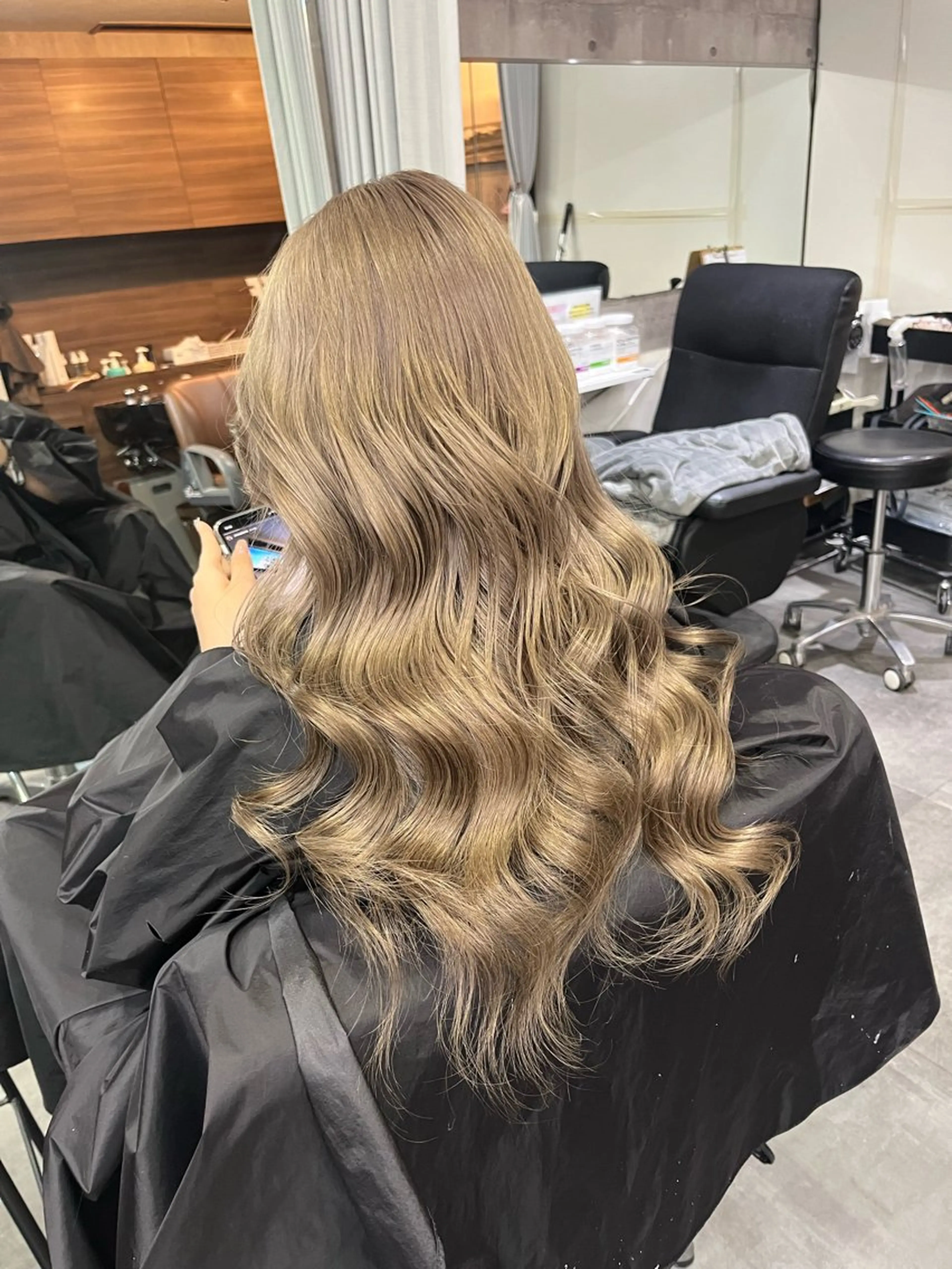 セミロング カラー ベージュカラー ハイトーンカラー LAFF きよののヘアスタイル
