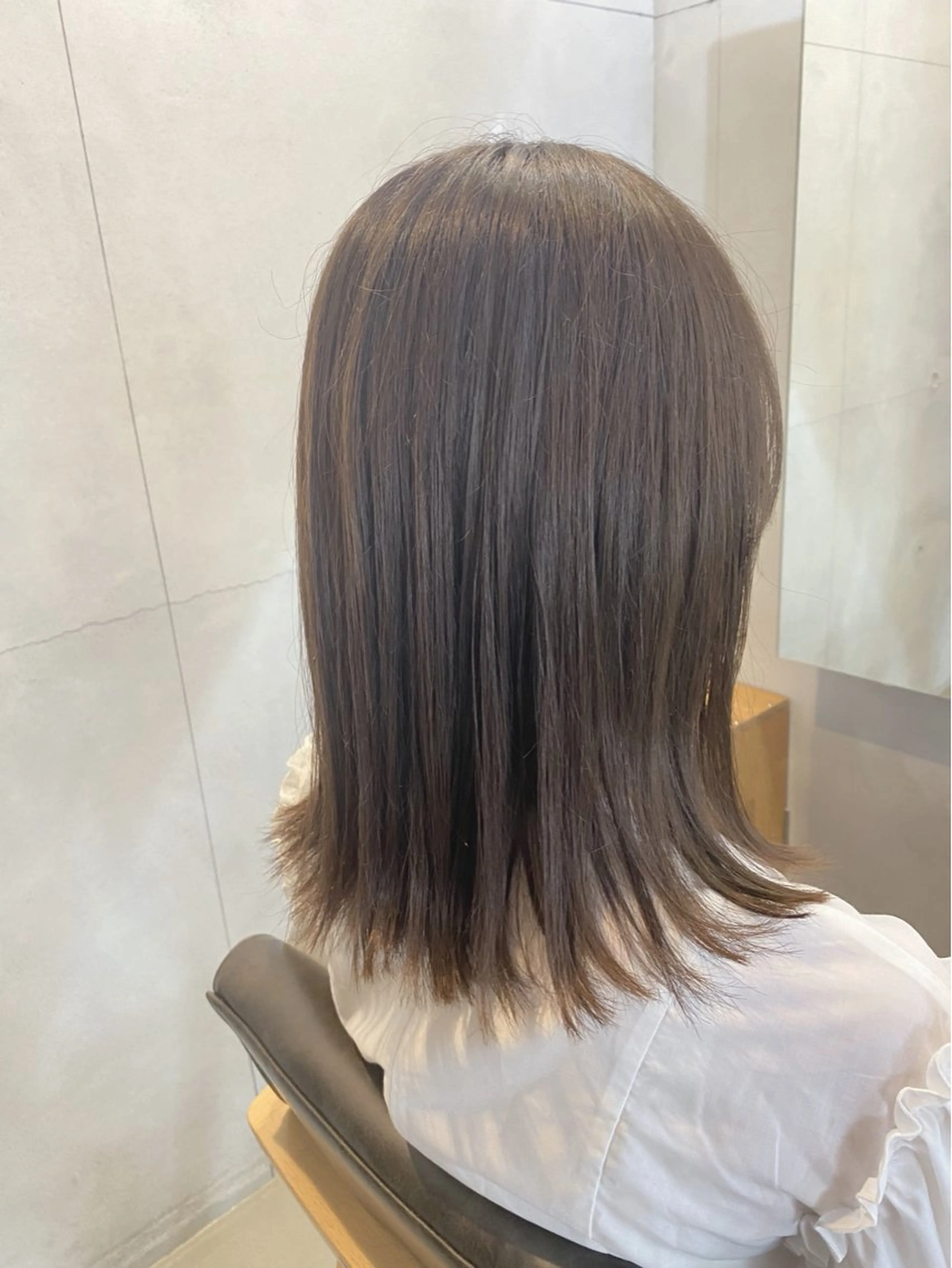 ミディアム カラー アッシュ ブルーカラー 透明感カラー パープルカラー conne& ririのヘアスタイル