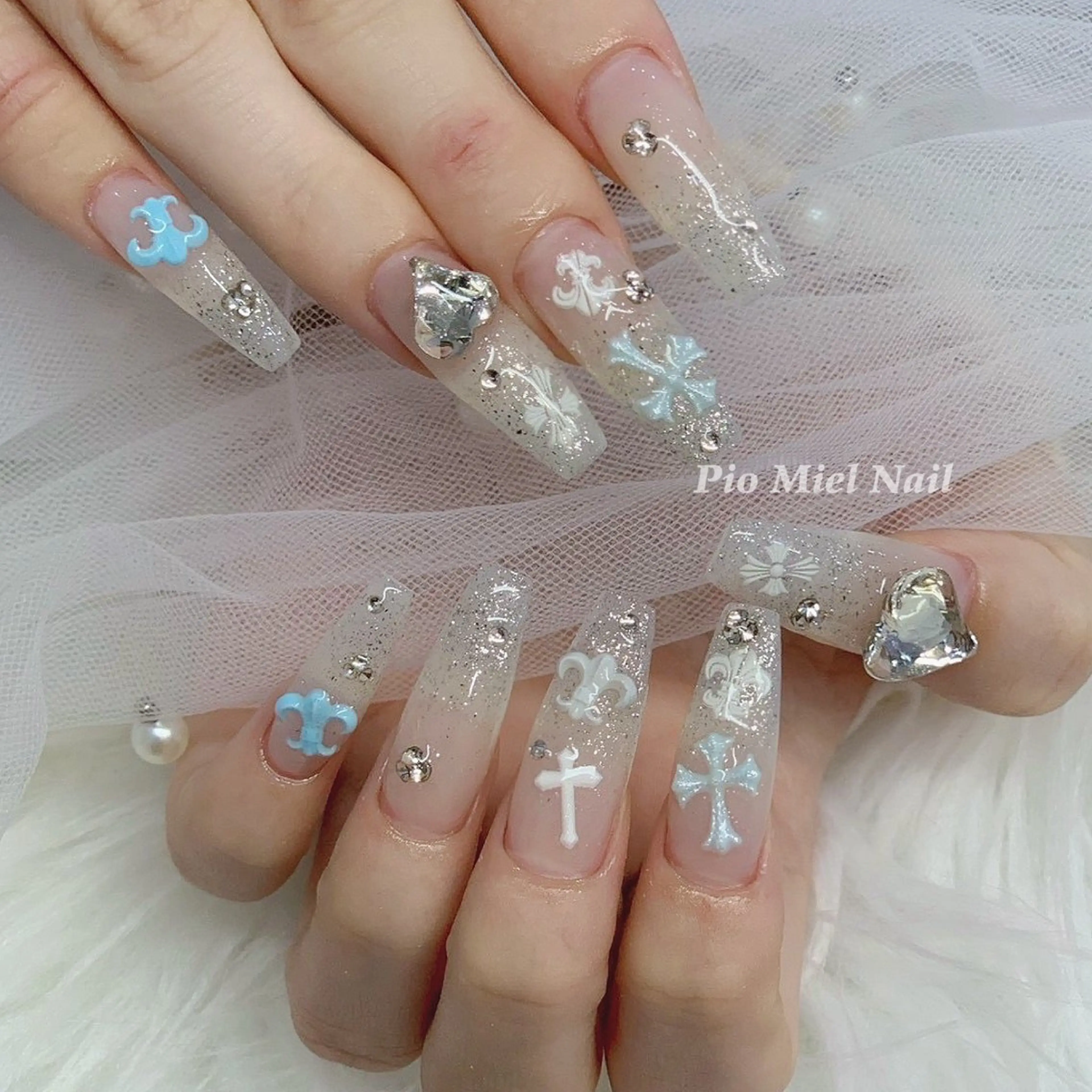 ネイル キラキラネイル ラメ(グリッター) シルバー ワンホンネイル ホワイト ハンドネイル HANA 長さだしのネイルデザイン