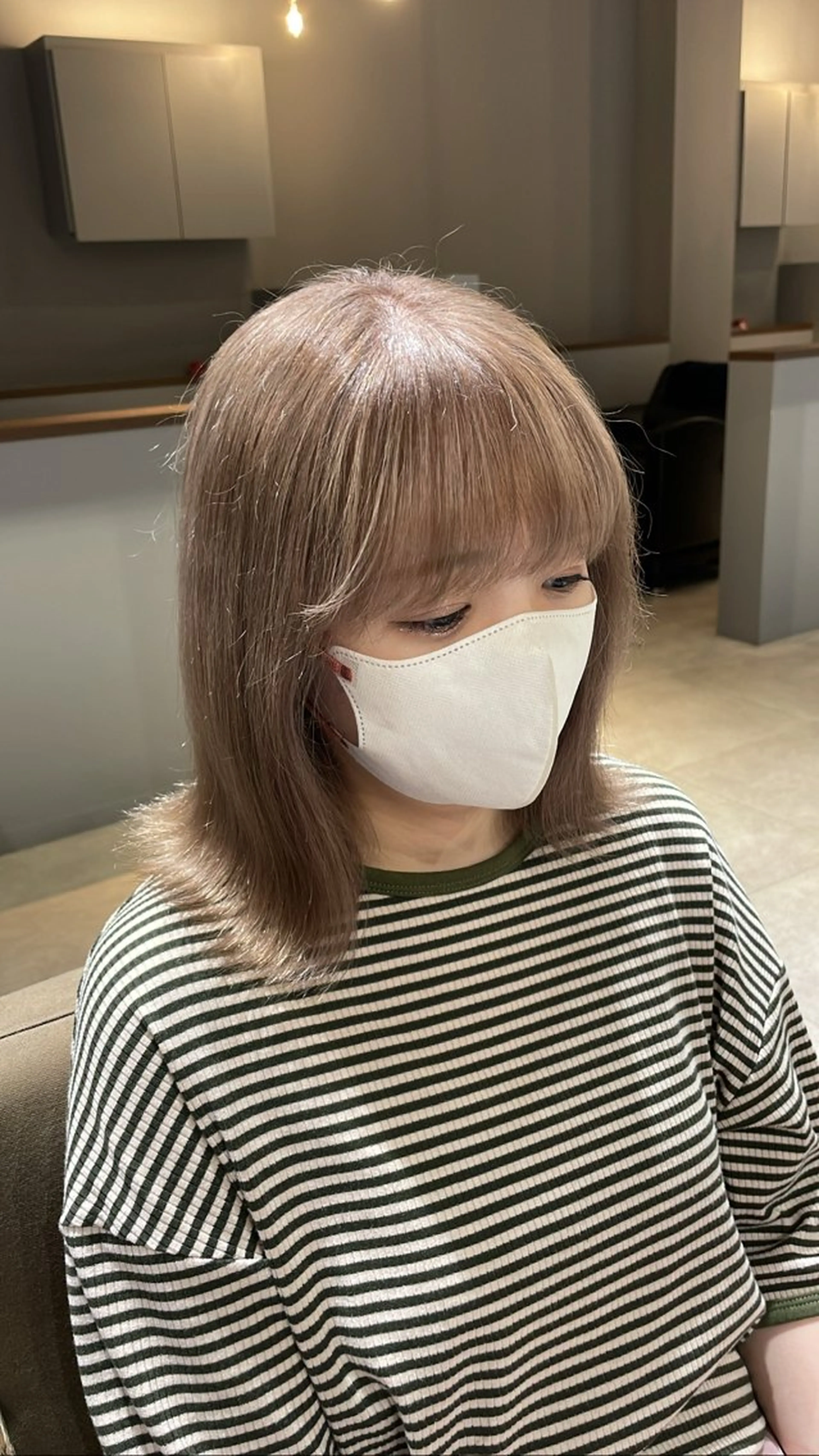 ミディアム カラー ベージュカラー ブリーチ 透明感カラー ミルクティーベージュ ヘアカラー エマ ピボット 中川店所属・富原崇太/ 透明感カラー/韓国風のヘアスタイル