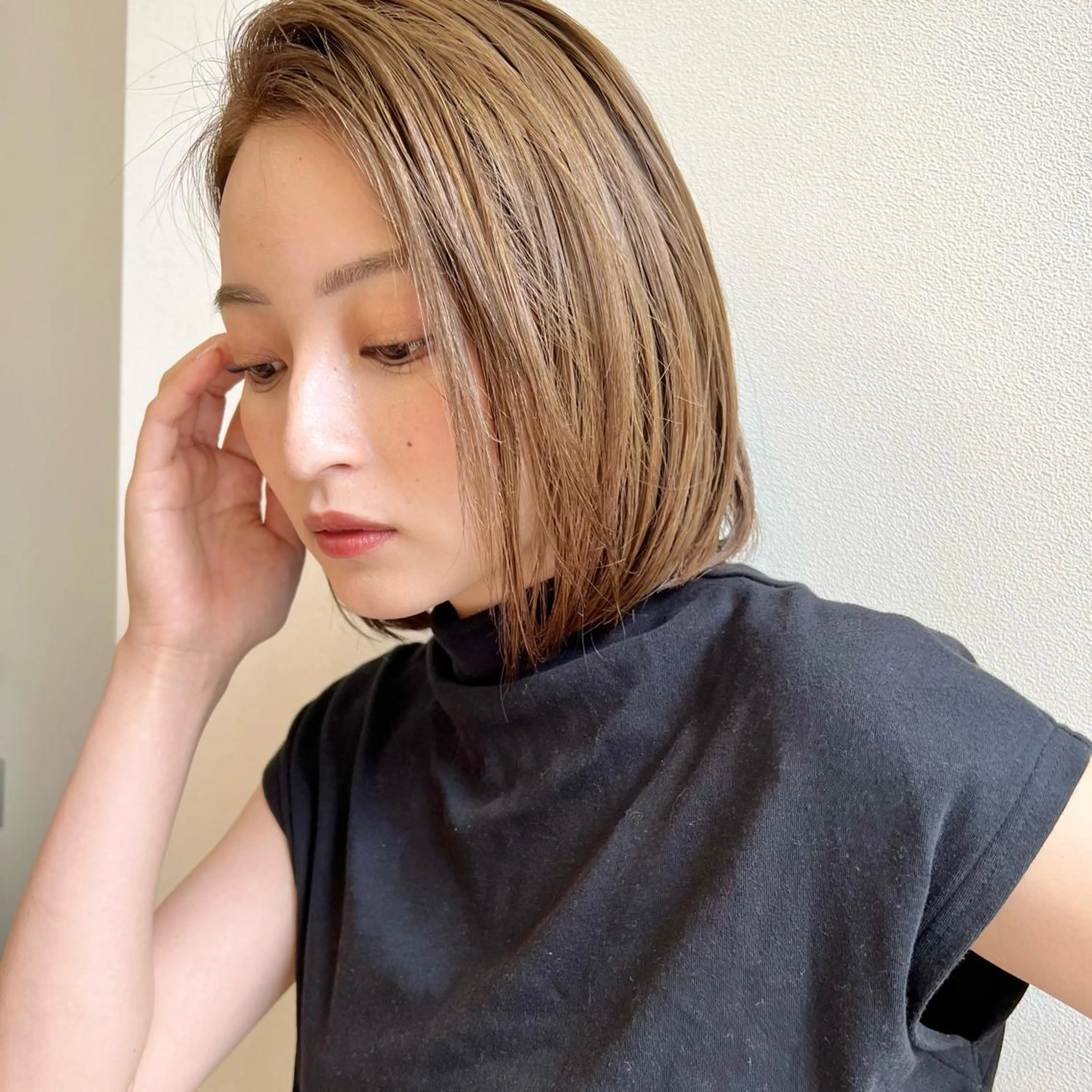 ミディアム カラー ベージュカラー ブリーチ ハイトーンカラー ハイトーンベージュ ✨️今だけ無料✨️ 鶴田みなみのヘアスタイル