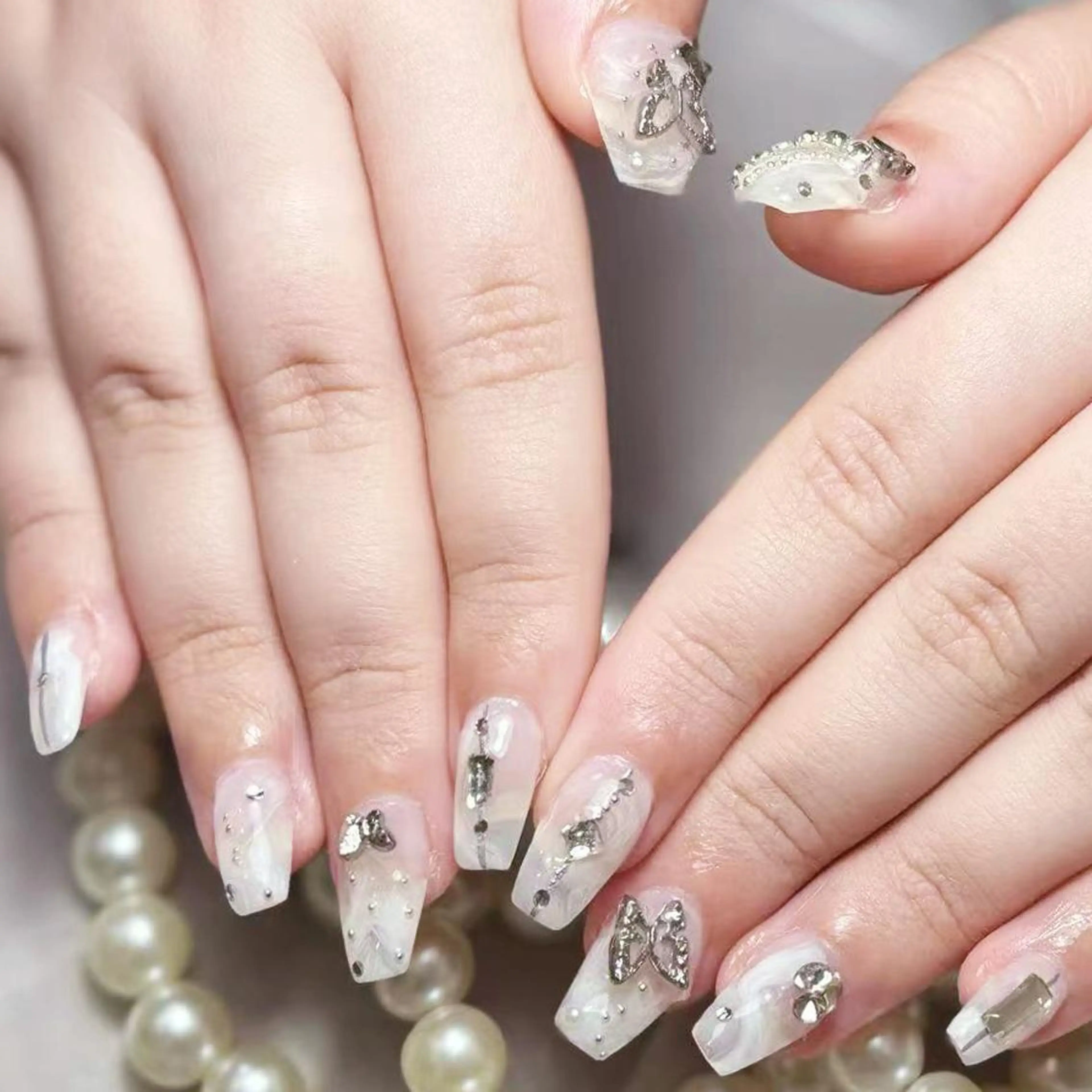 ネイル アートネイル オーロラネイル ガーリー キラキラネイル 韓国ネイル DIAMOND 💅のネイルデザイン