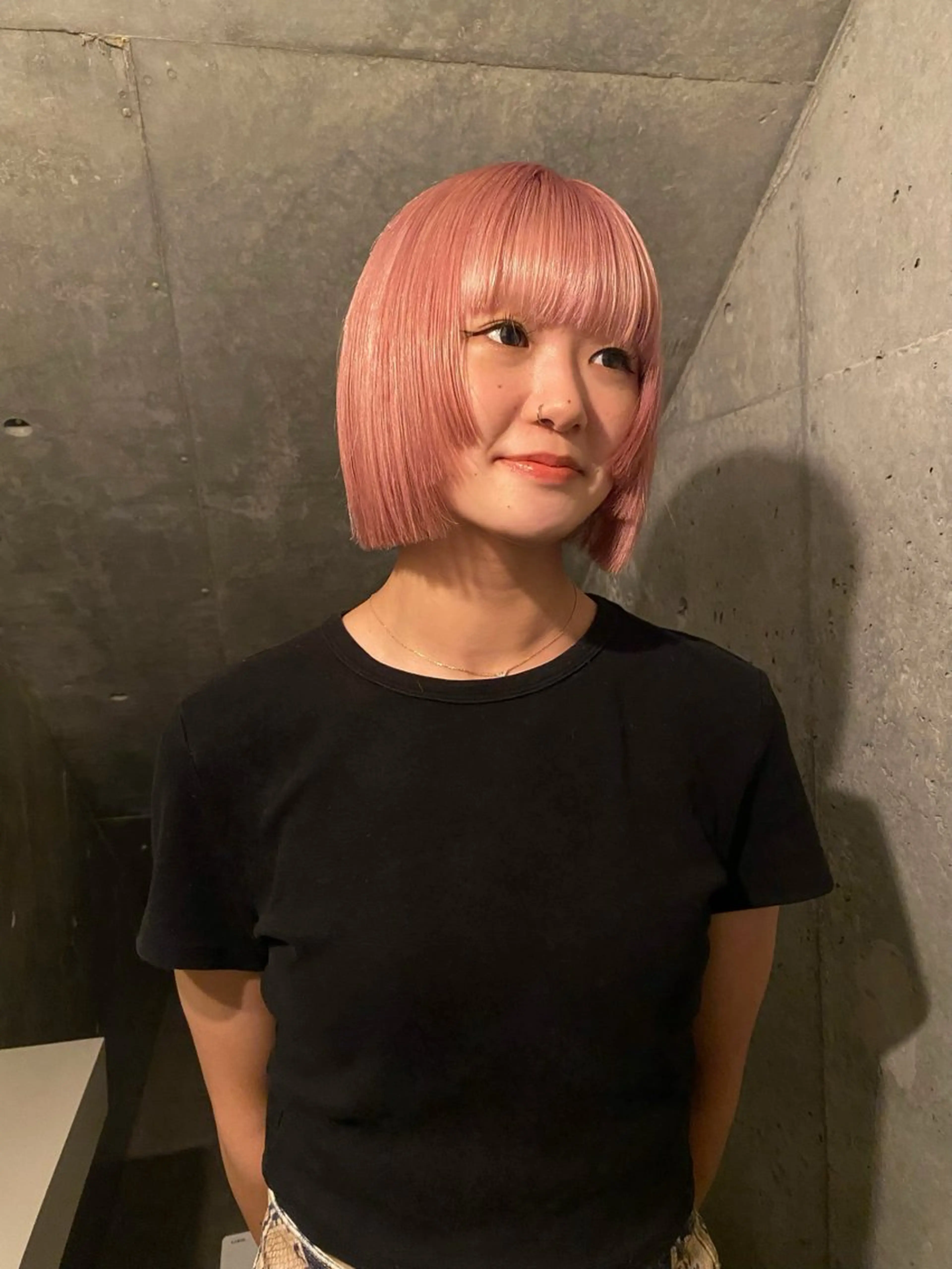 ミディアム カラー ヘアアレンジ ブリーチ ピンクカラー ヘアカラー mina 🌷のヘアスタイル
