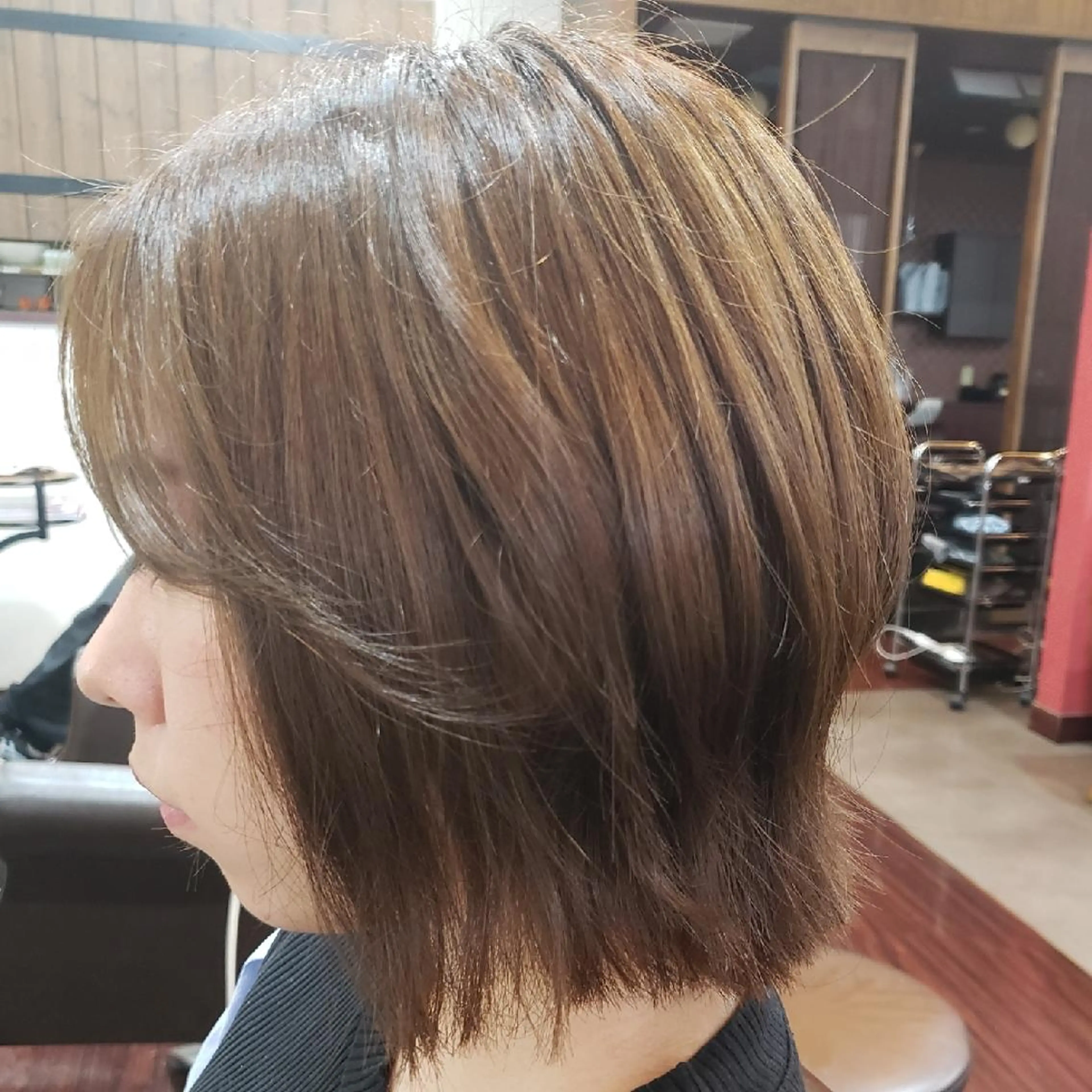 カラー ショート 切りっぱなしボブ ボブ 外ハネヘア Well‘s黒木🌿 レイヤー💎寒色のヘアスタイル