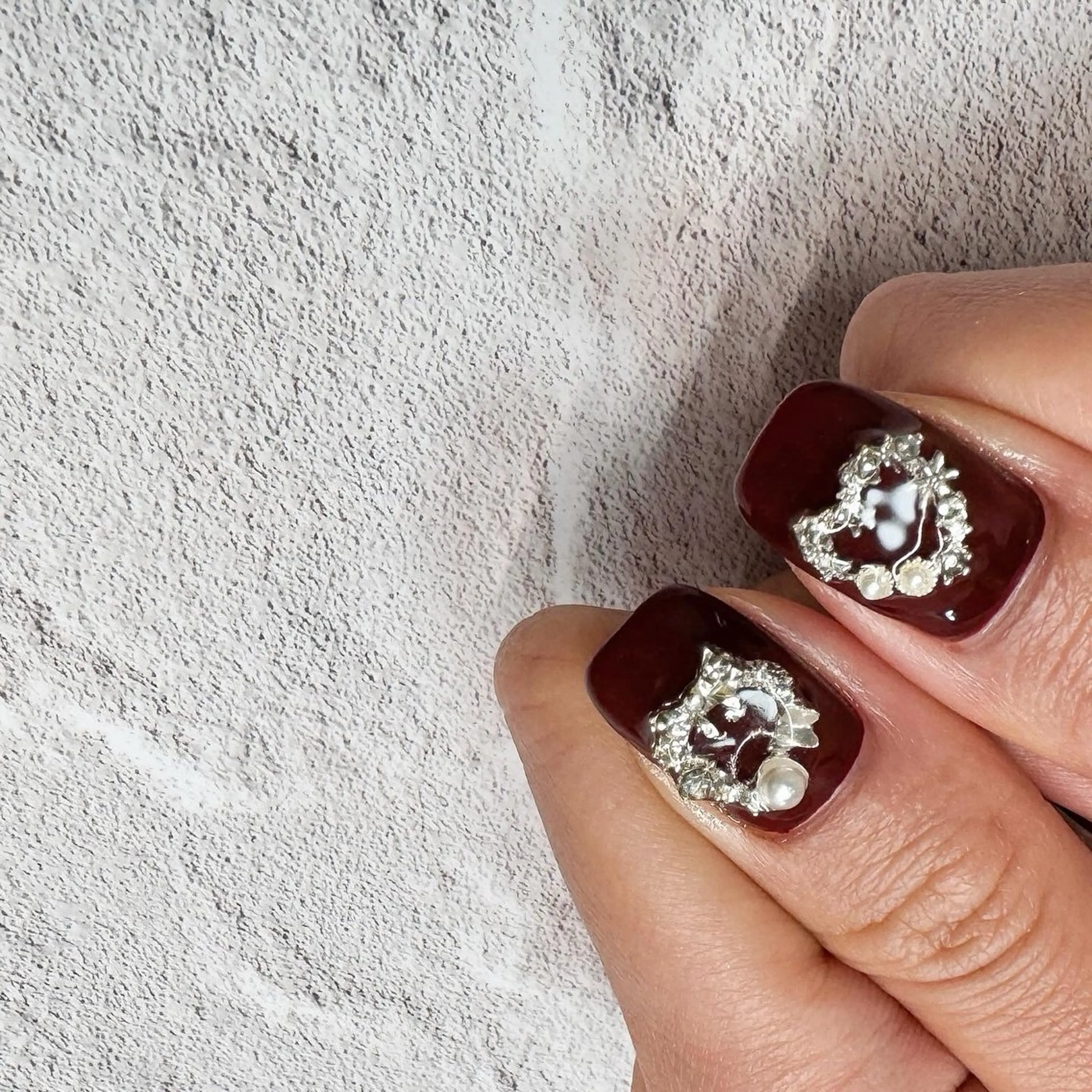 ネイル ボルドー リボン シンプルネイル 冬ネイル クリスマス ハンドネイル pointillé .ayaのネイルデザイン