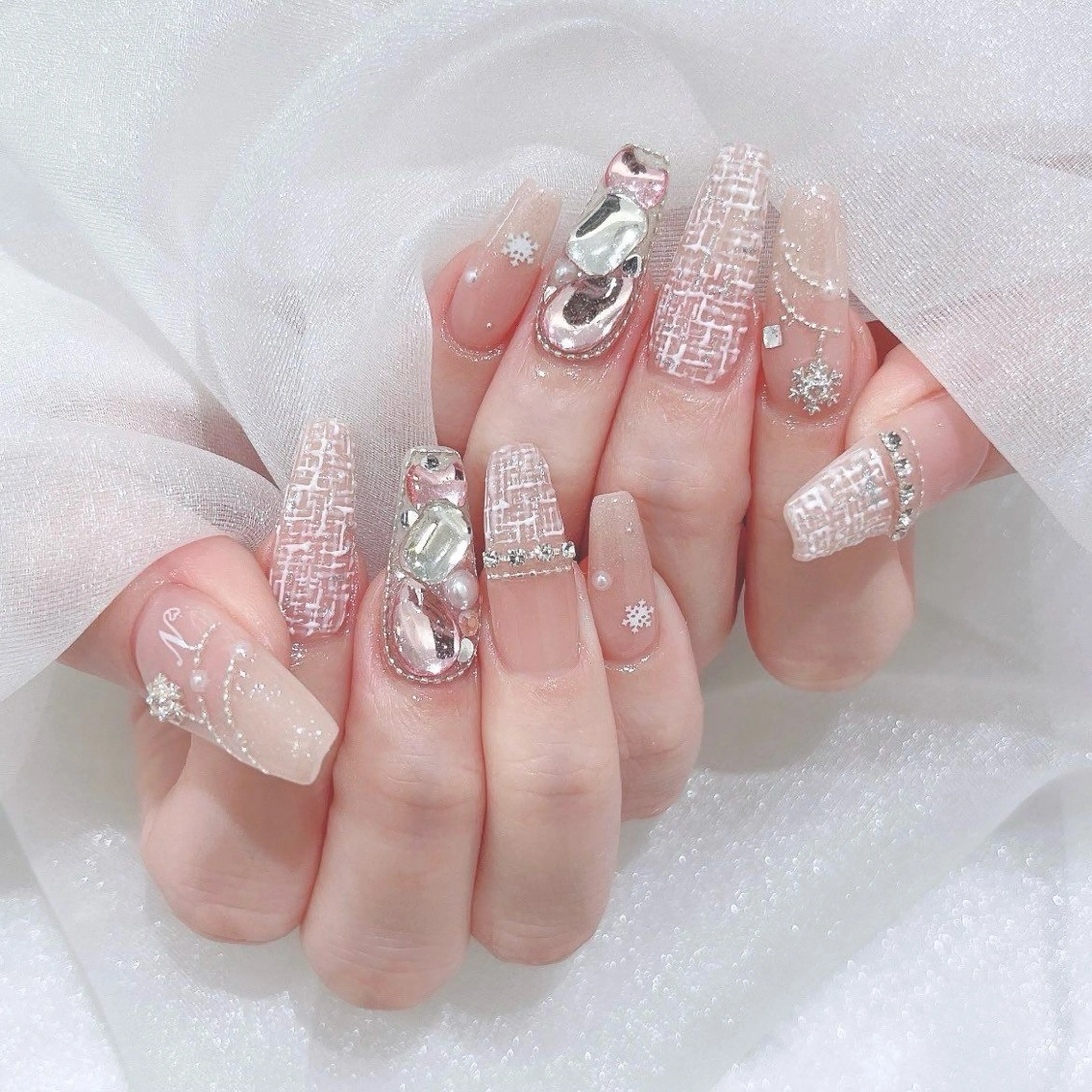 ネイル フレンチネイル ジェルネイル キラキラネイル 韓国ネイル マグネットネイル Julli nail studio所属・Julli NailStudioのネイルデザイン