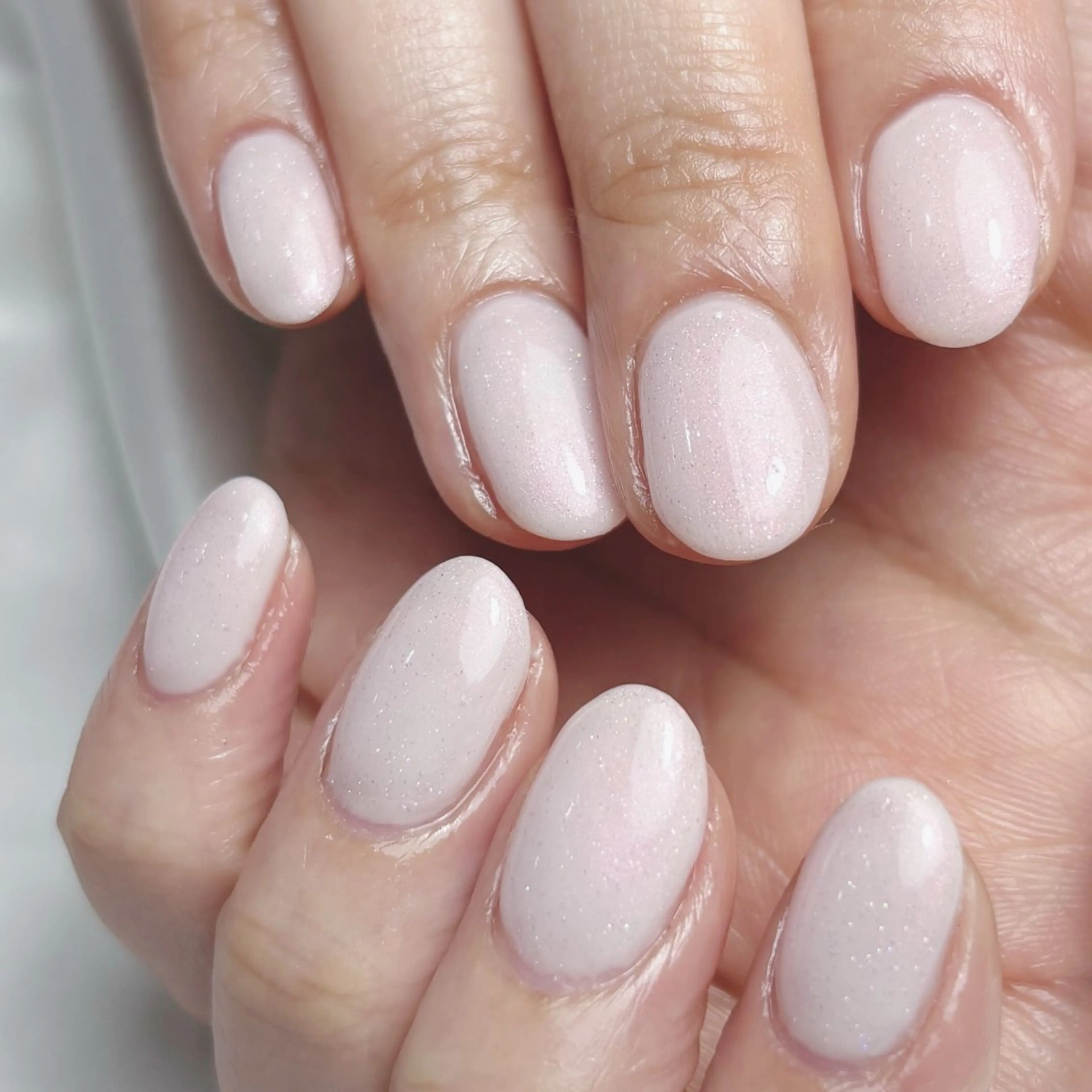 ネイル ラメ(グリッター) ピンク ホワイト Ray nail   WAKA️🫧のネイルデザイン