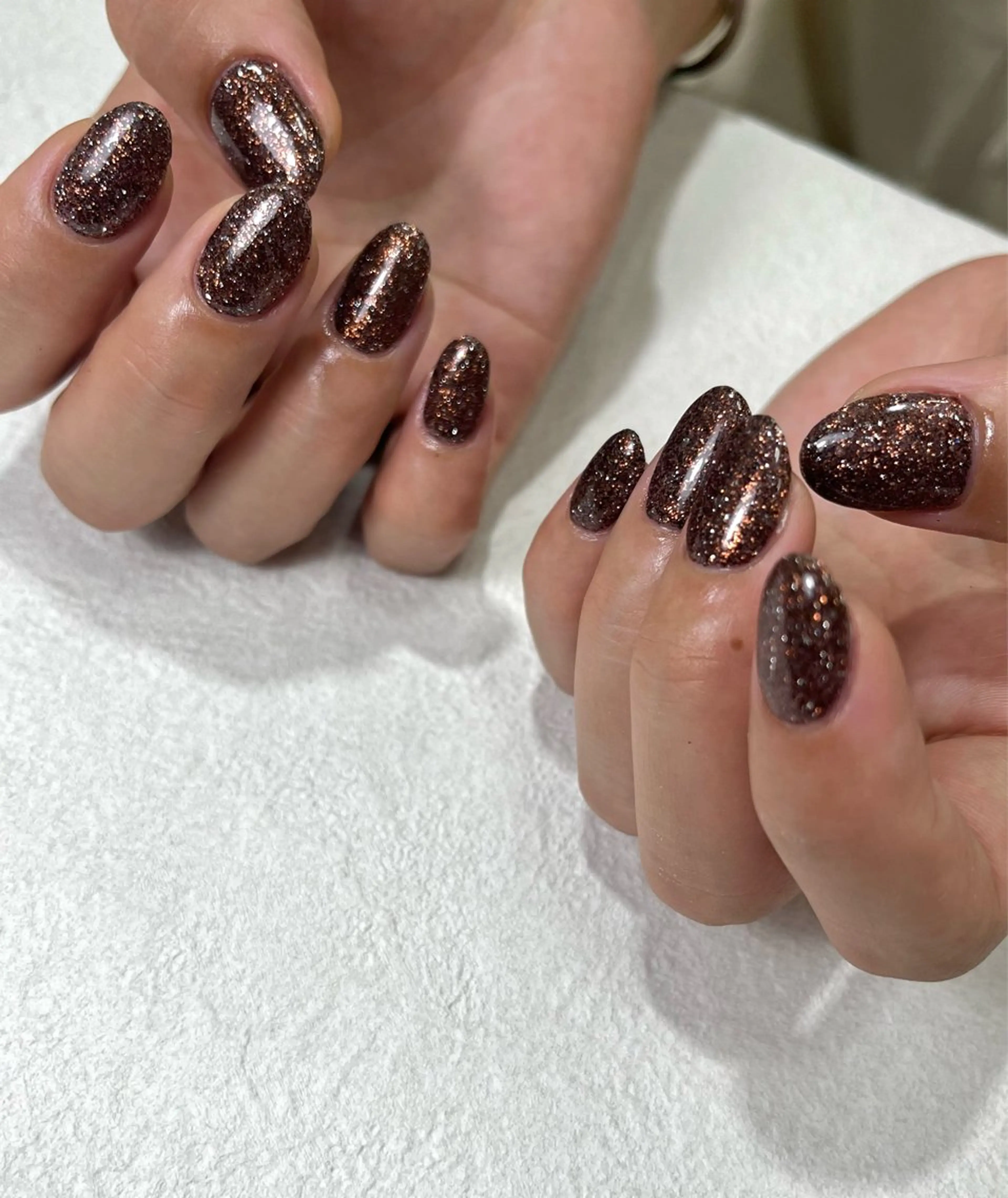 ネイル ブラウン キラキラネイル ラメ(グリッター) ワンカラーネイル ハンドネイル para ☀︎ sol by BECK所属・Para Sol nail　Maoのネイルデザイン