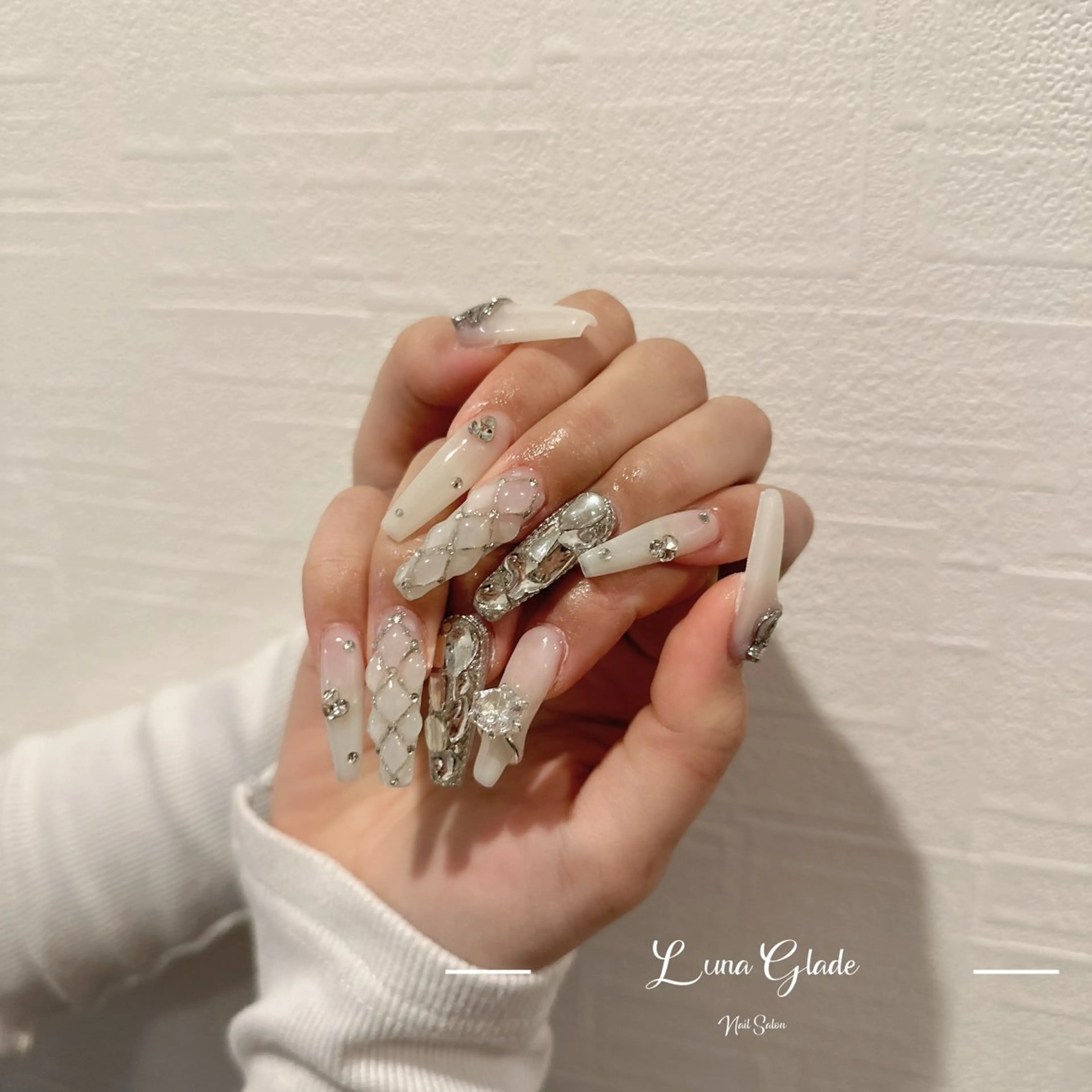 ネイル 韓国ネイル ワンホンネイル ハンドネイル Luna Glade Nail Salon所属・Luna Gladeのネイルデザイン