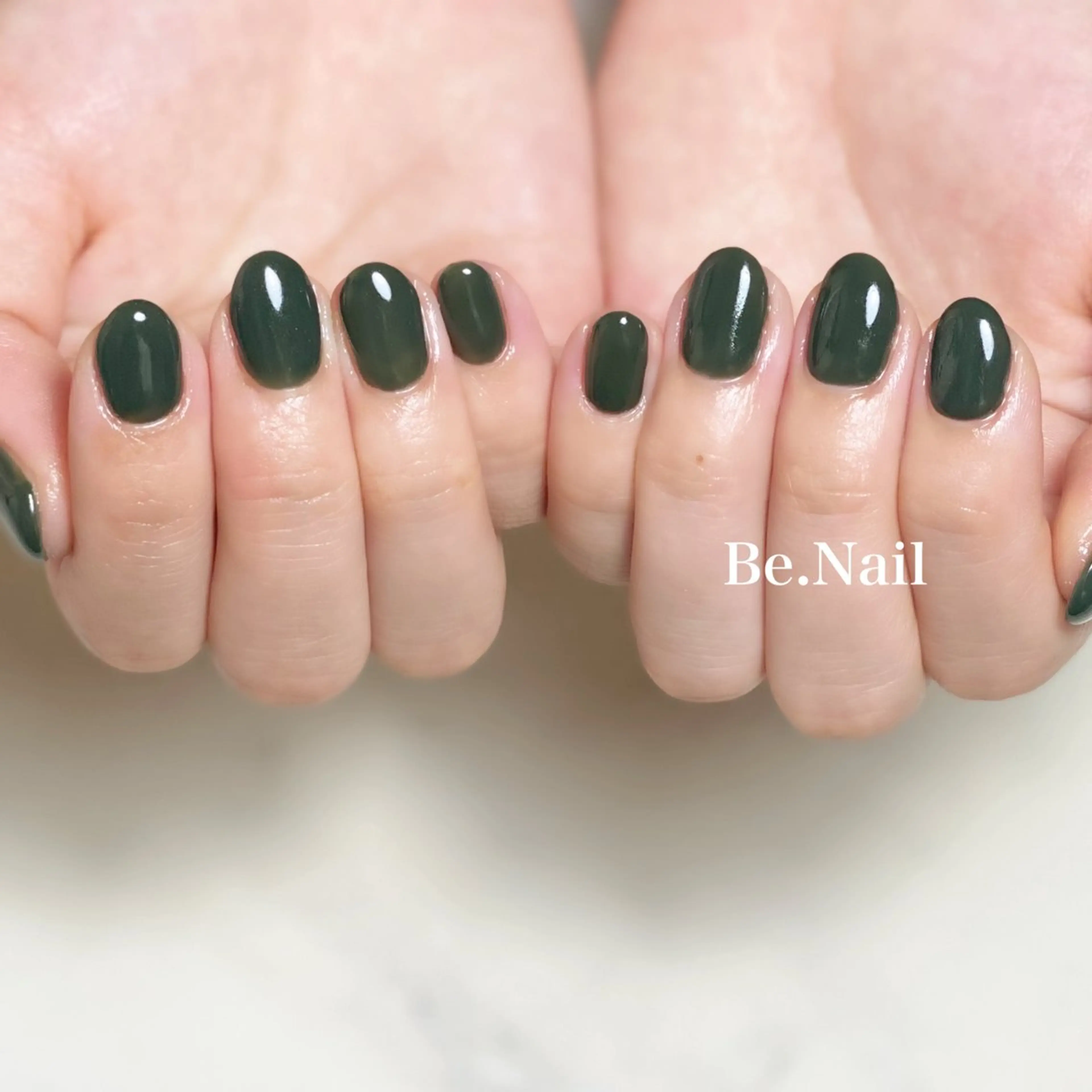 ネイル ジェルネイル グリーン ワンカラーネイル シンプルネイル 冬ネイル Be. Nailのネイルデザイン