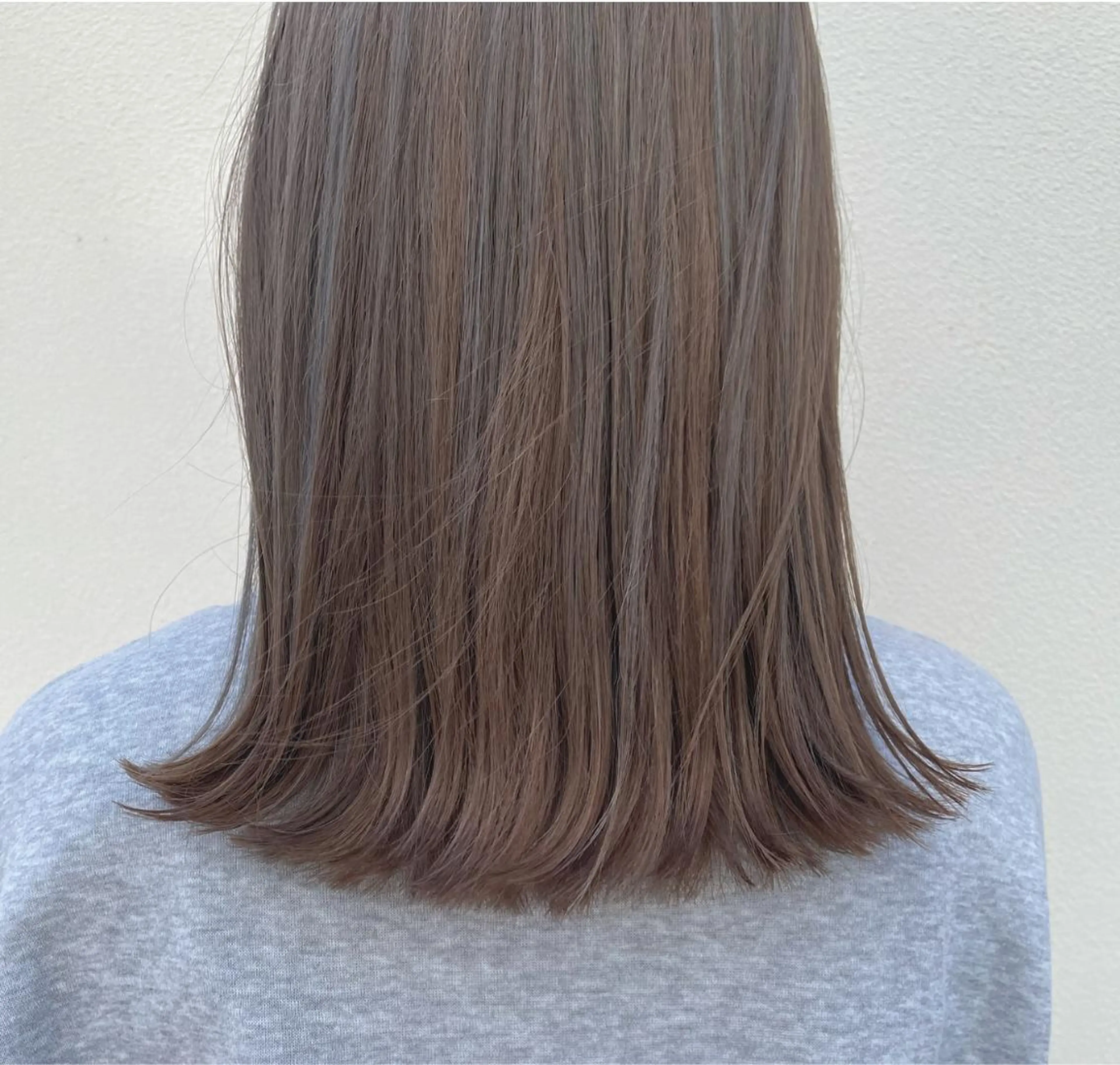 ミディアム カラー 坂田 友梨奈のヘアスタイル