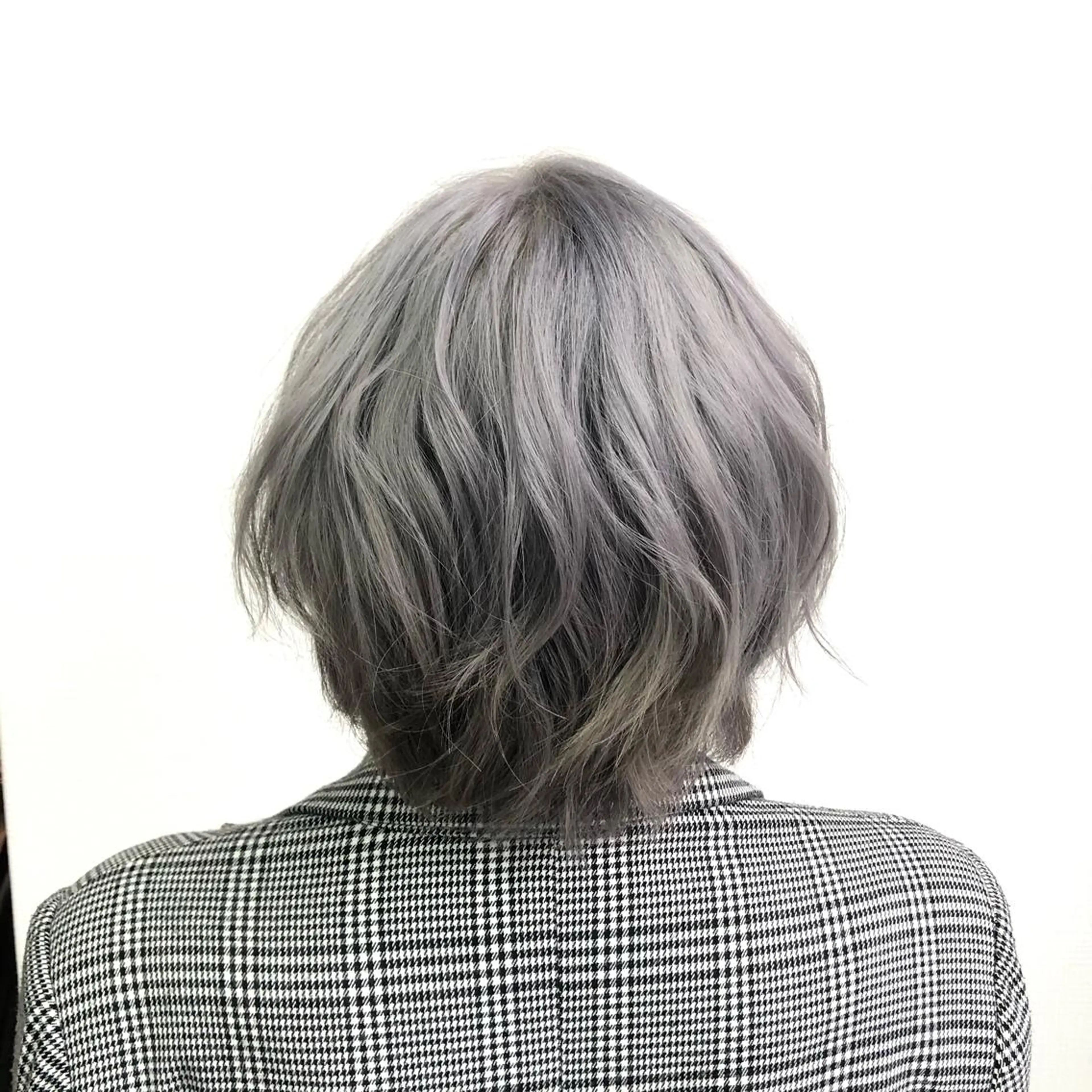ショート カラー ブリーチ シルバー ヘアカラー トリートメント 💎ケアブリーチ💎 ✂︎Raia✂︎‬のヘアスタイル