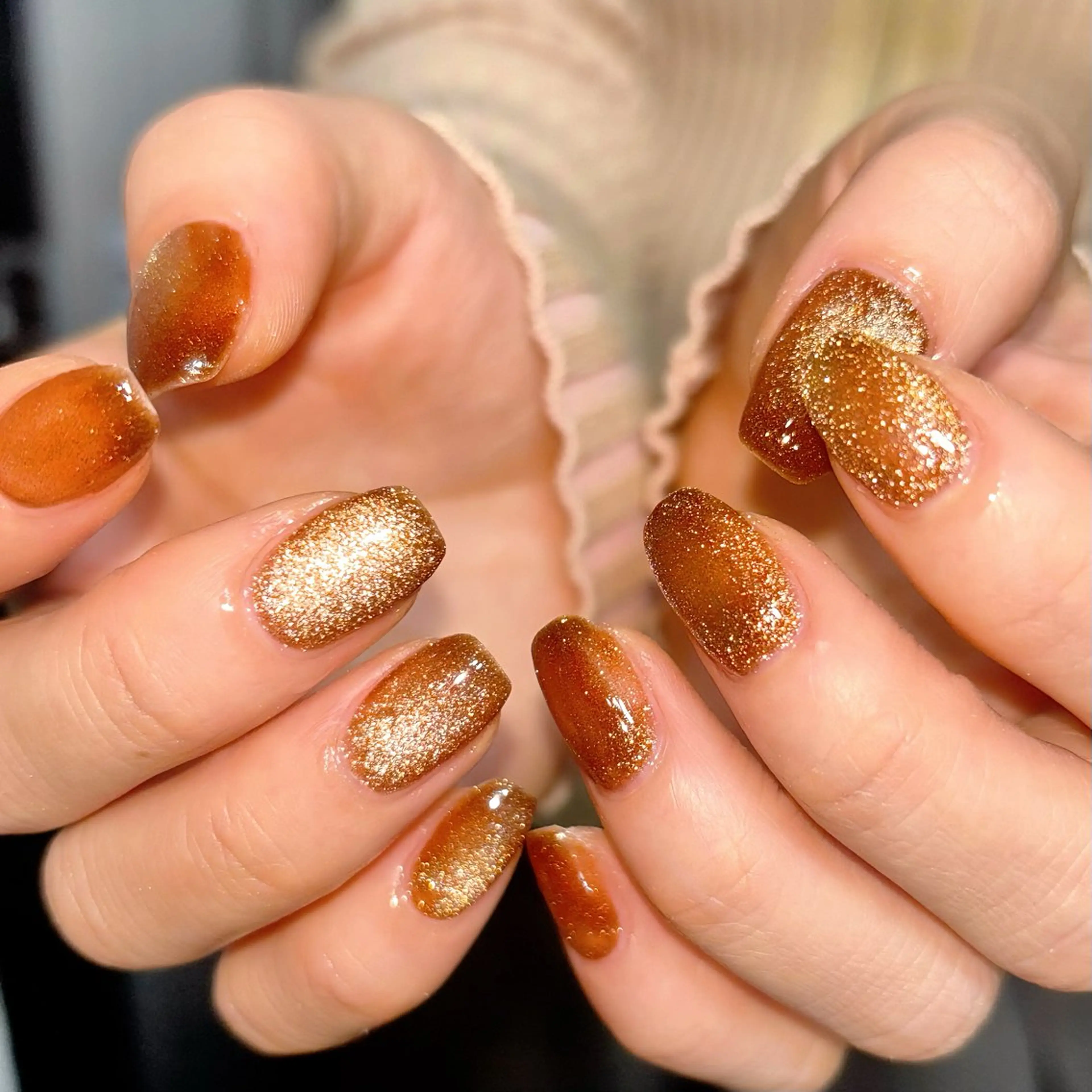 ネイル べっ甲ネイル キラキラネイル マグネットネイル オレンジ ハンドネイル ハンドケア 🎀NAIL🎀 AI🪄︎︎◝✩のネイルデザイン