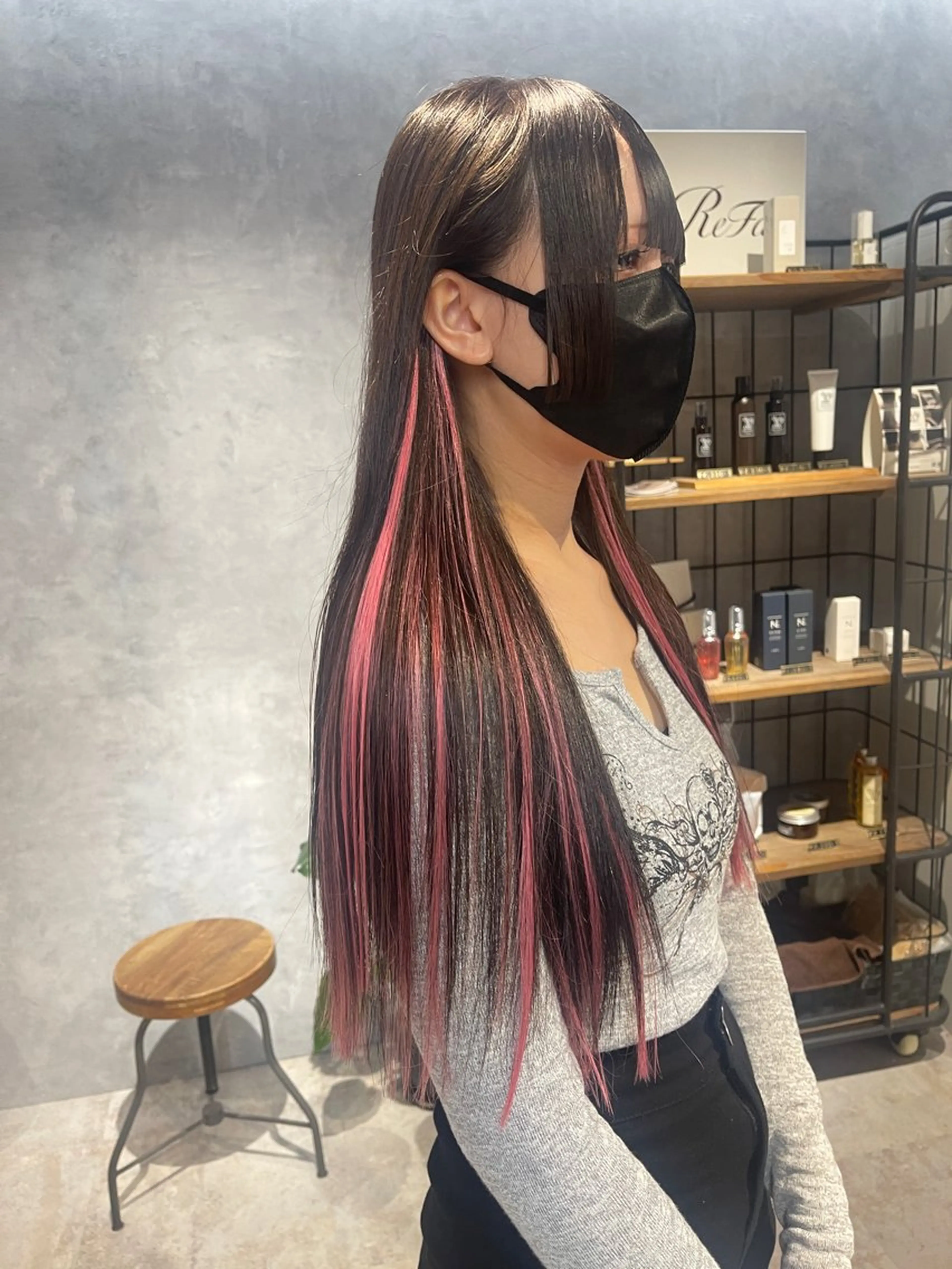 ロング カラー ブリーチ インナーカラー カット ヘアカラー エクステ オフホワイトアンドなんば所属・福西 洋斗のヘアスタイル