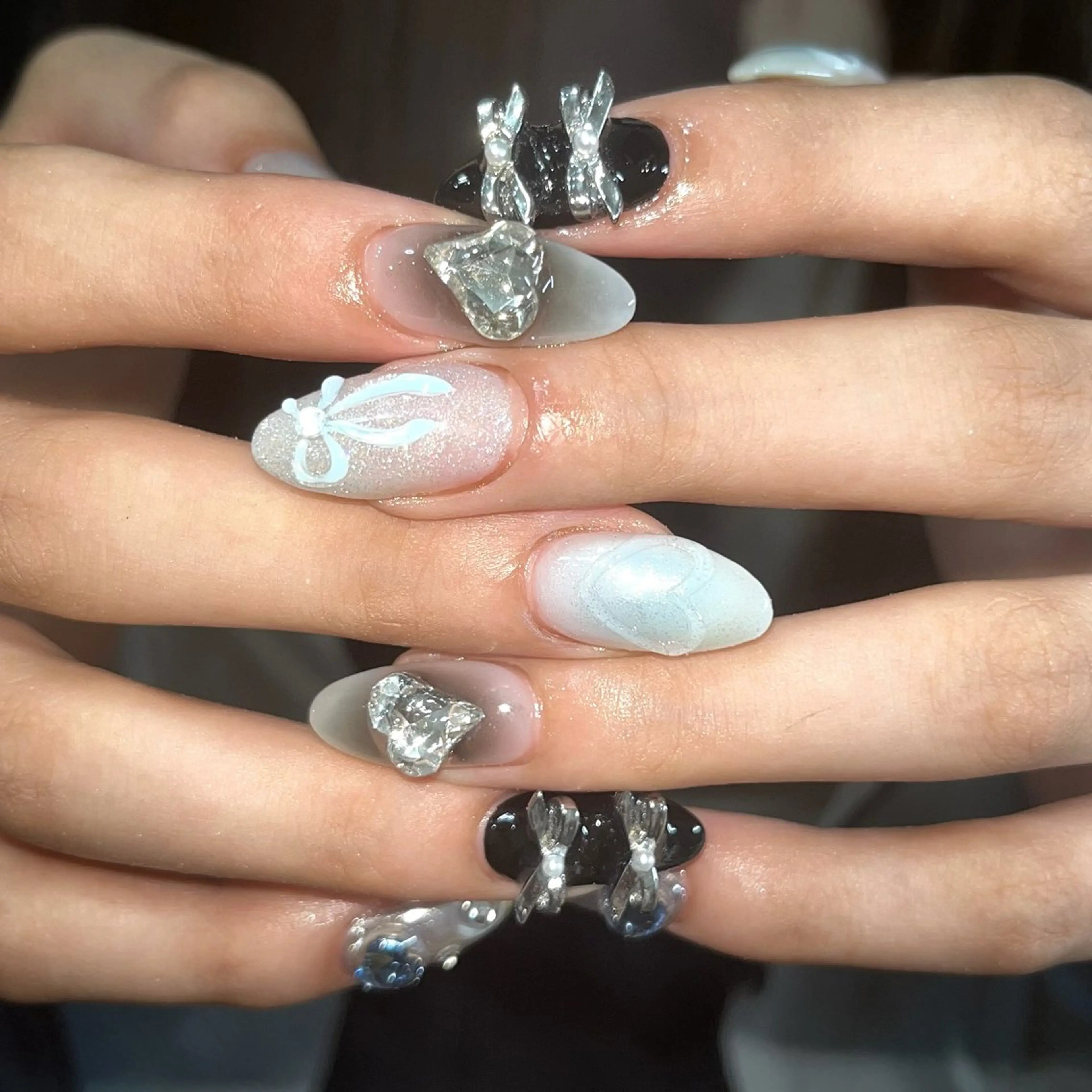 ネイル アートネイル チークネイル ハート 水色 リボン ハンドネイル ハンドケア 🎀NAIL🎀 AI🪄︎︎◝✩のネイルデザイン