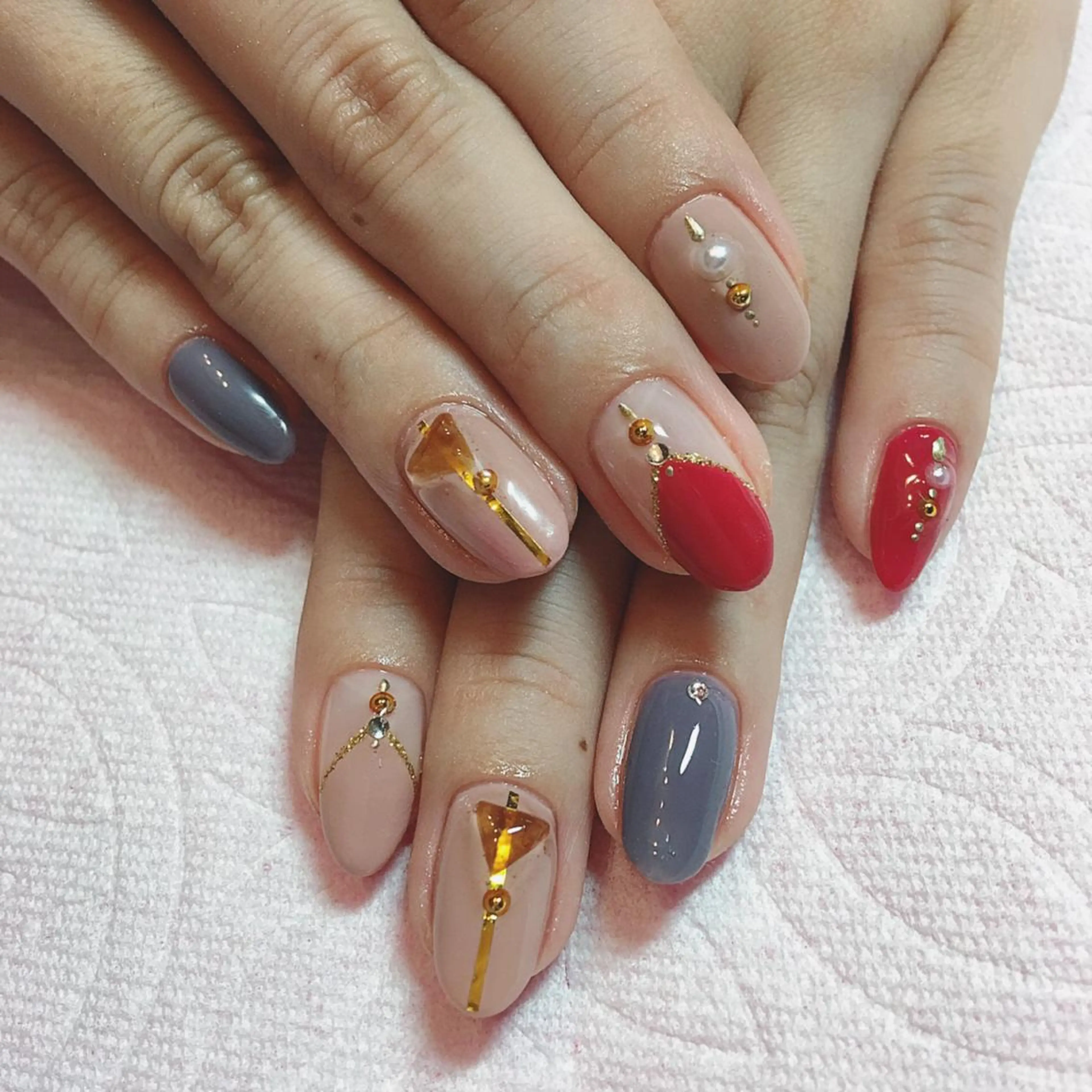 ネイル フレンチネイル 持ち込み THECOLORS所属・近貞 莉奈のネイルデザイン
