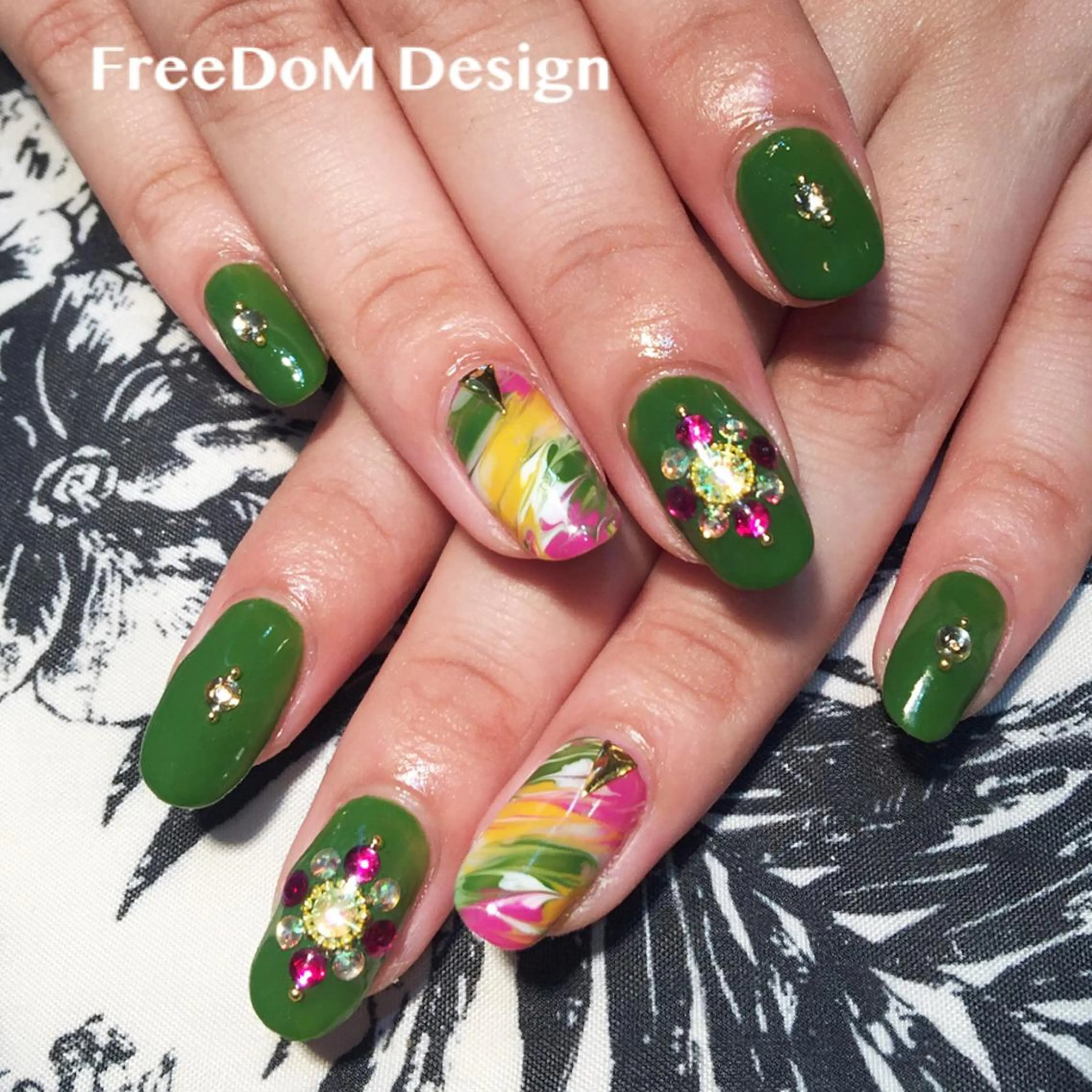 ネイル アートネイル ＦreeDoＭ   Design所属・W KUMIのネイルデザイン