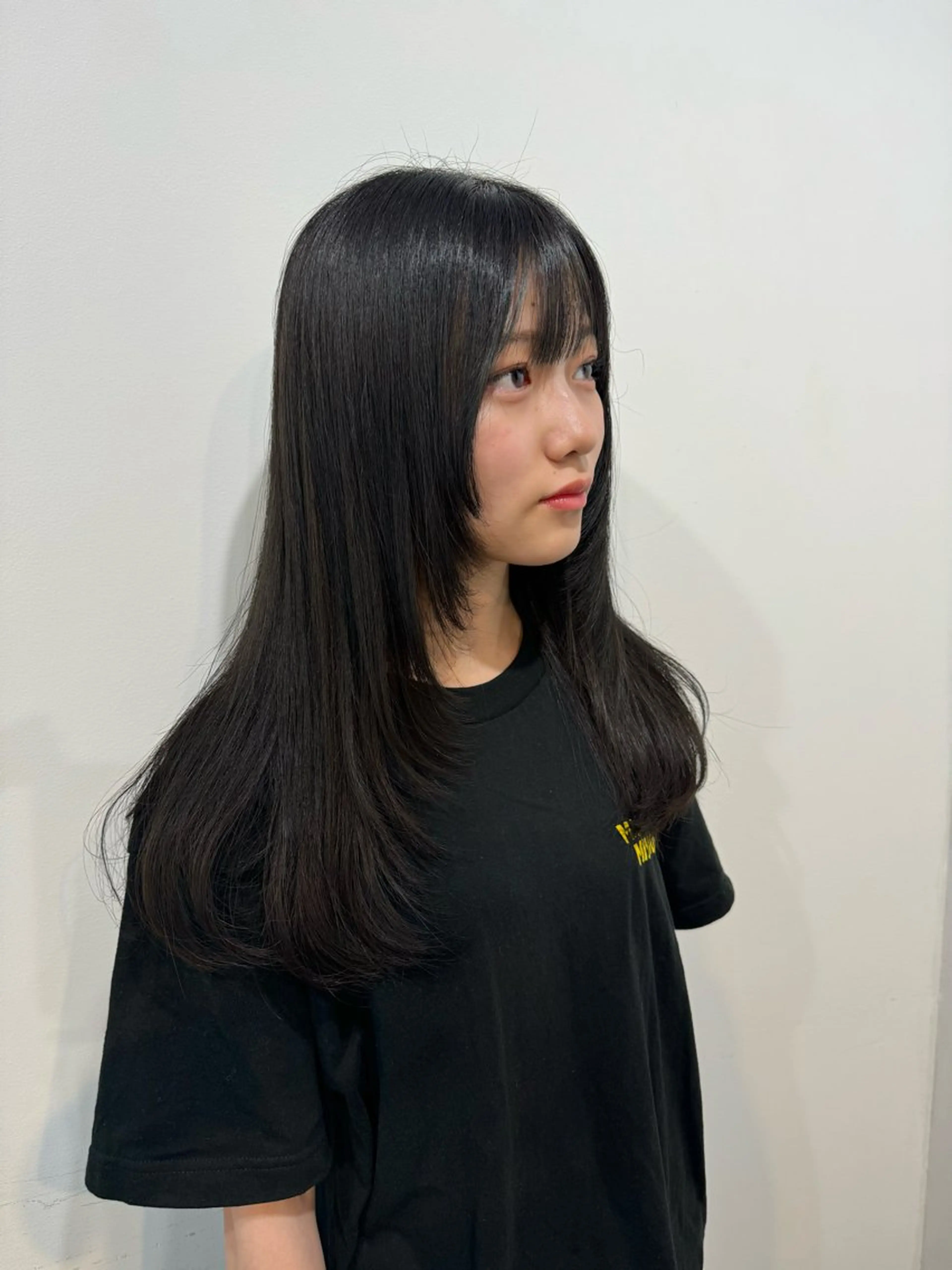 ロング カラー ロングレイヤー 黒髪 ブルーカラー ブルーブラック レイヤーカット 渡邉 涼香のヘアスタイル
