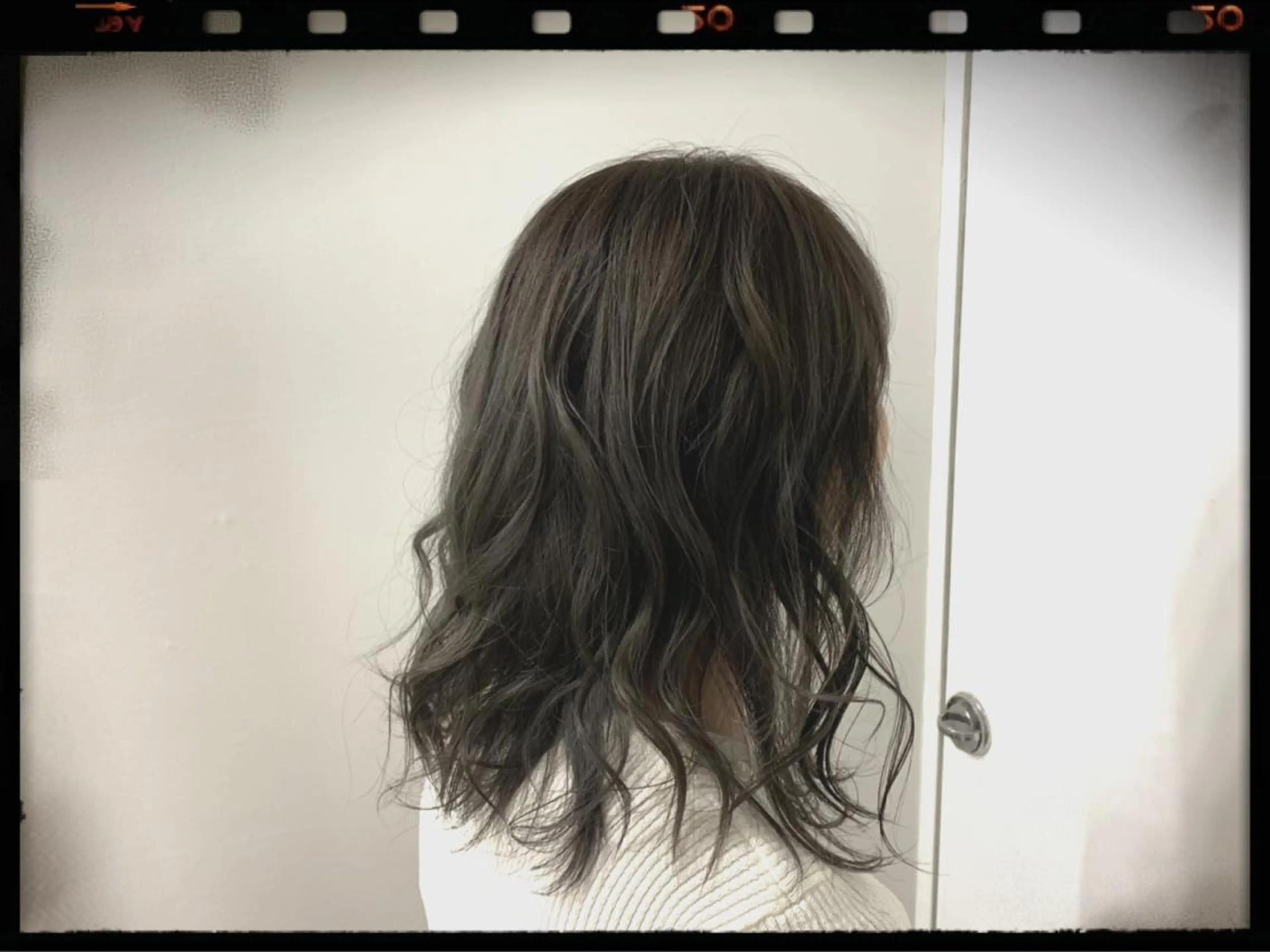 セミロング カラー ブリーチ ブルーカラー グレージュ シルバー シルバーグレージュ 相武台ショート特化 💐川崎希💐のヘアスタイル