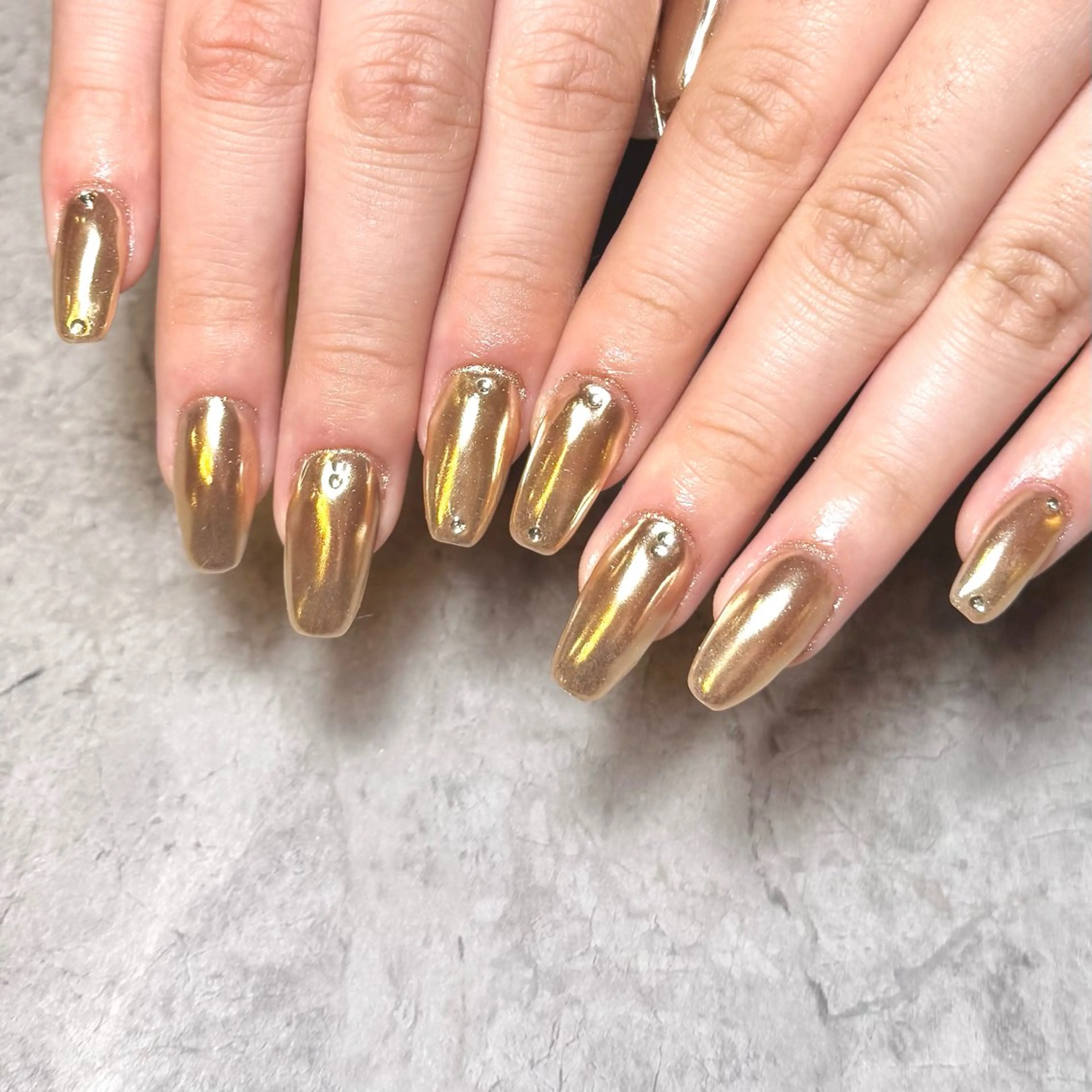 ネイル ガーリー ゴールド キラキラネイル ミラーネイル バレンタイン ハンドネイル Nail Salon Lillion【リリオン】所属・lillion karenのネイルデザイン