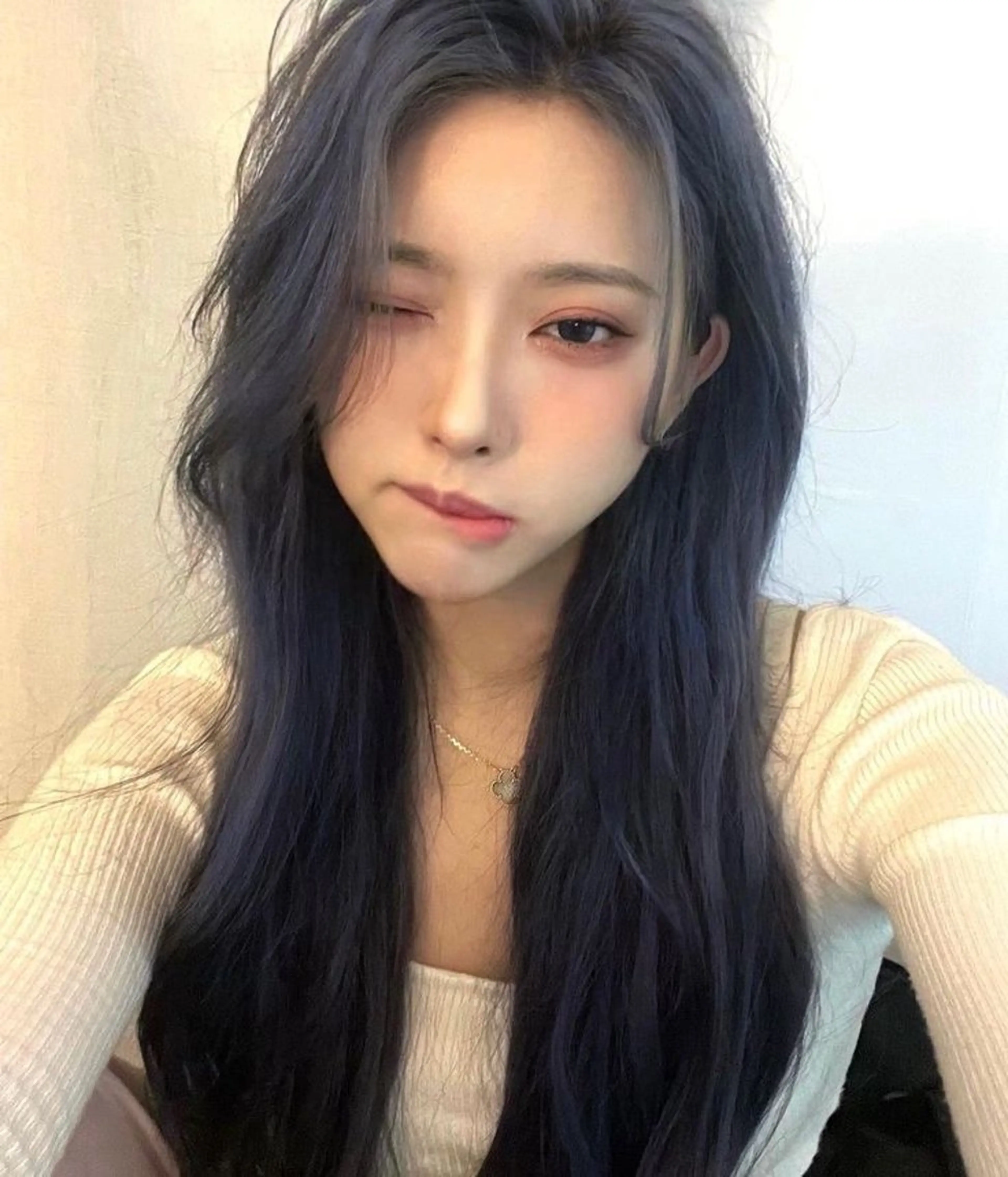 ロング カラー ヘアアレンジ ヘアカラー トリートメント ヘアセット 寒色アイドルカラー JUNOチナツのヘアスタイル