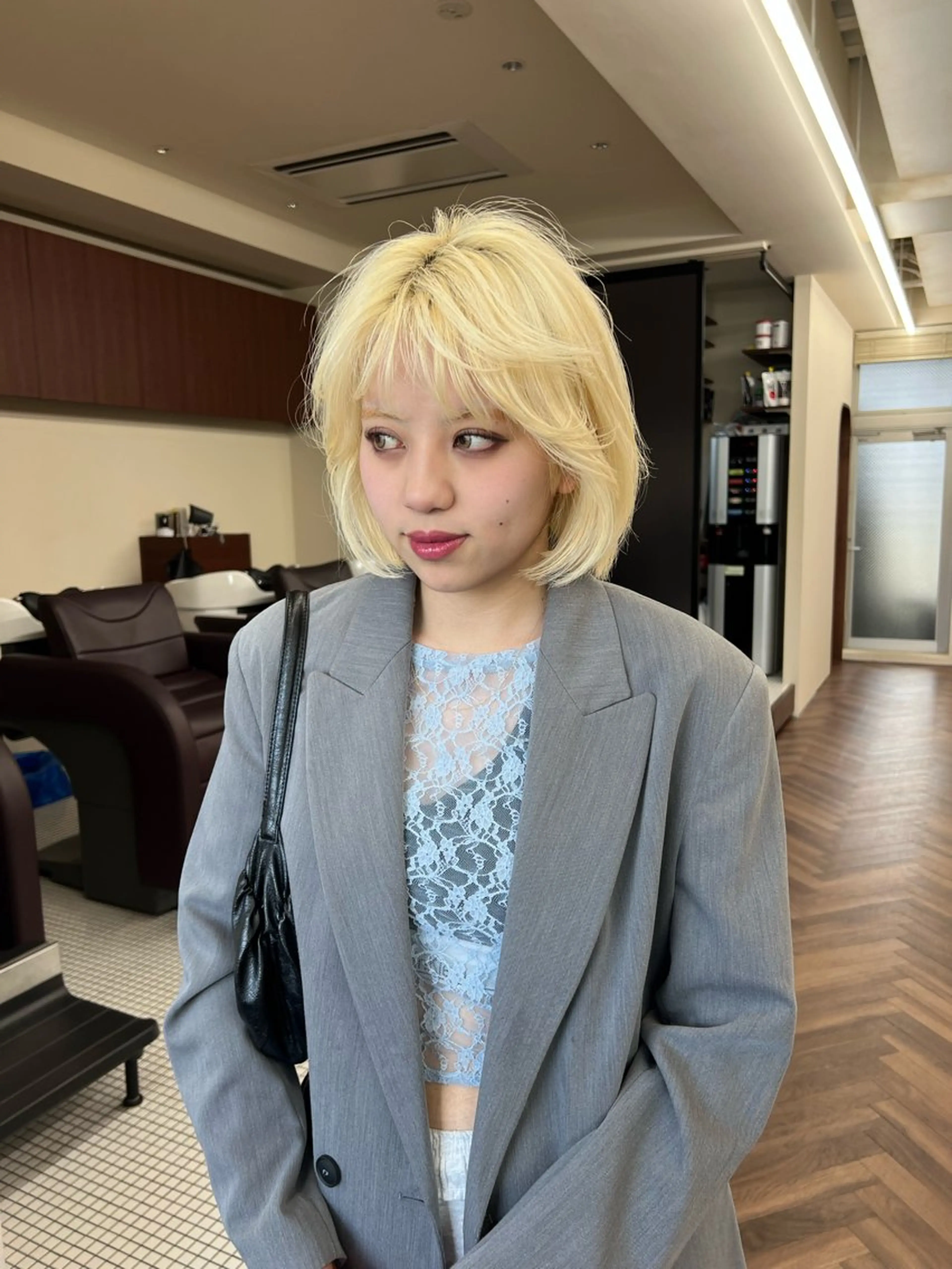 ミディアム カラー ブリーチ ケアブリーチ ダブルカラー ハイトーンカラー ボブ カット ヘアカラー トリートメント ニュアンスレイヤー ハイトーンカラーのヘアスタイル