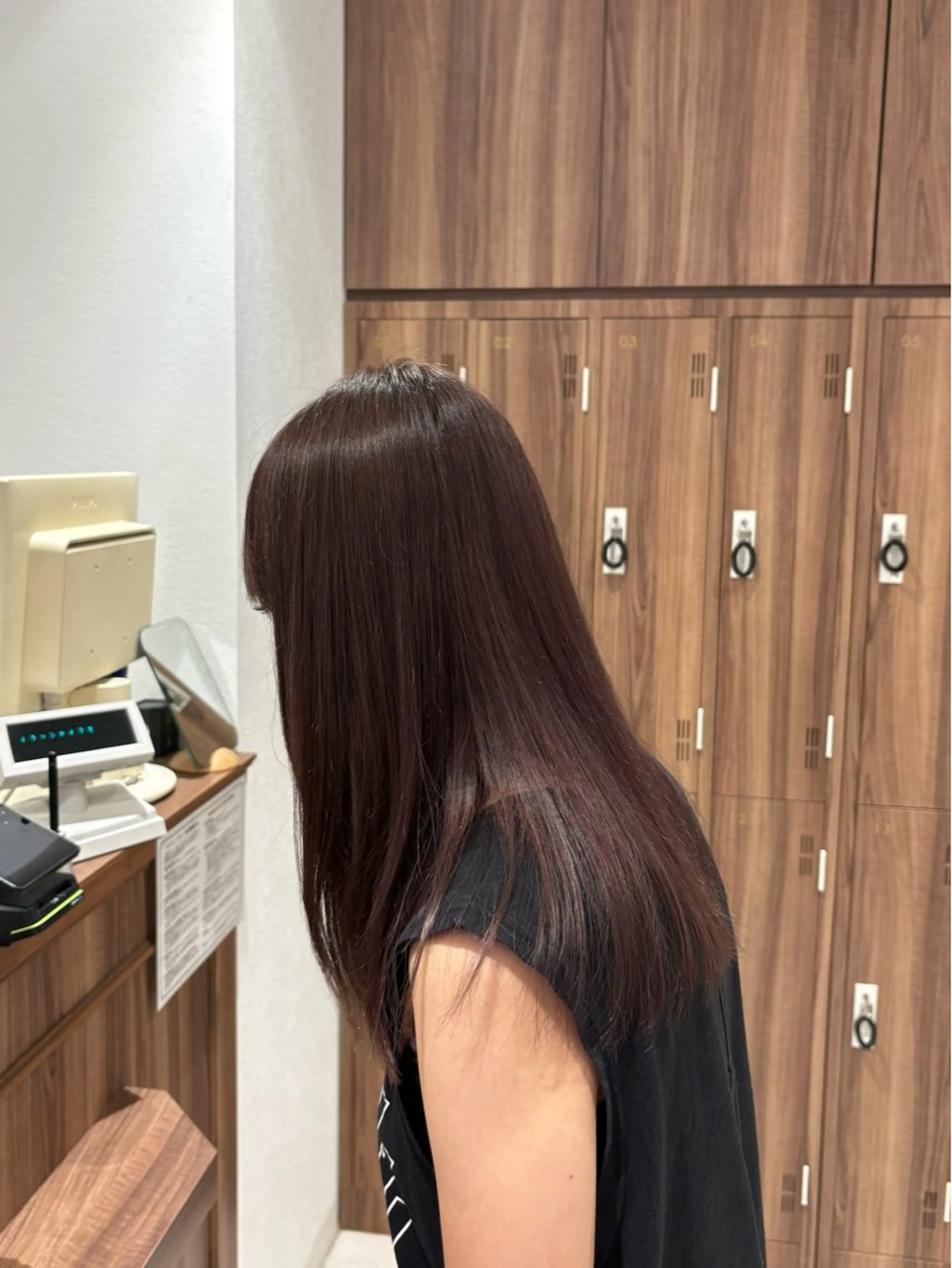 セミロング ラベンダーブラウン ヘアカラー 小村 侑生のヘアスタイル