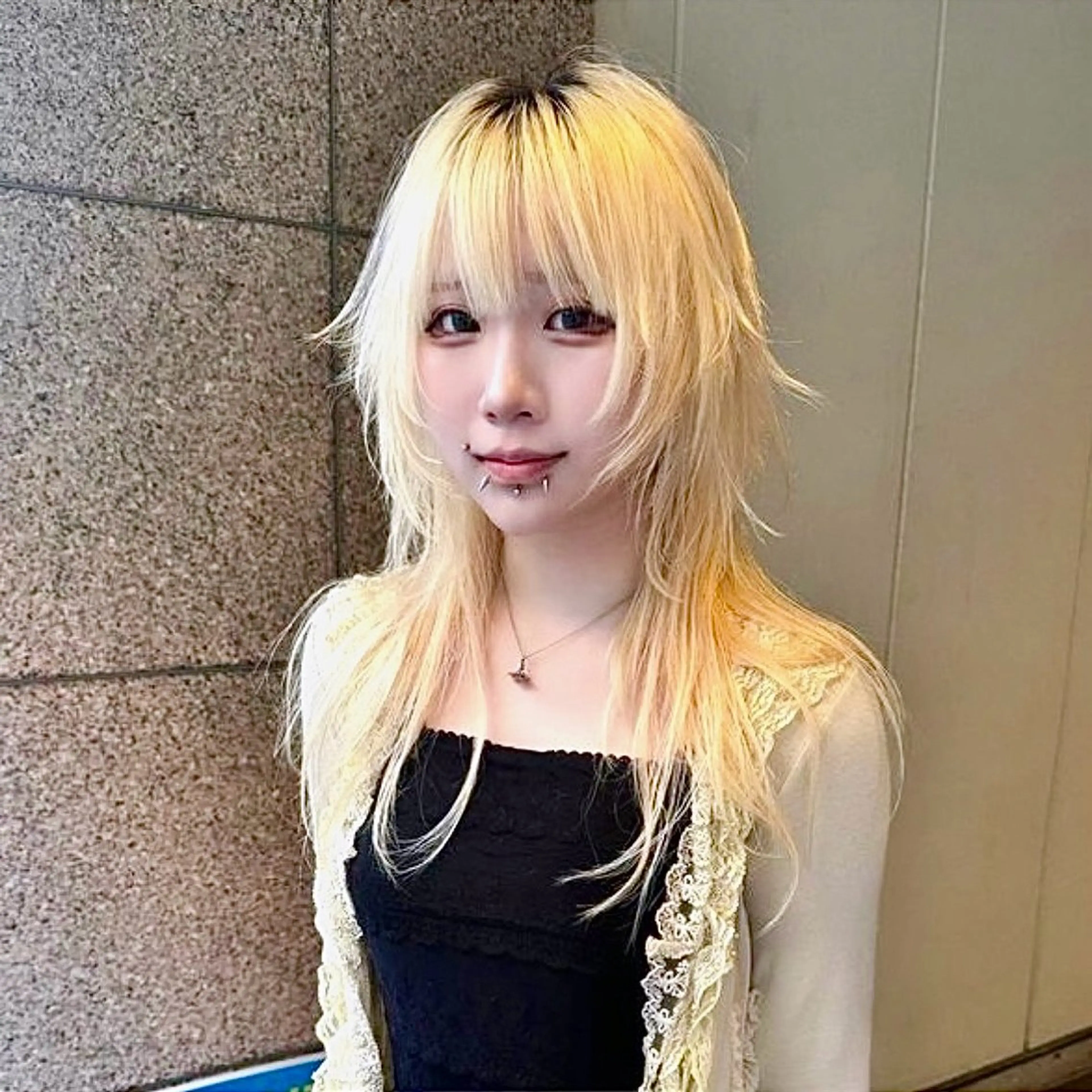 ロング カラー ブロンド ウルフカット カット ヘアカラー トリートメント ハイトーン/ウルフ/ レイヤー/Asukaのヘアスタイル