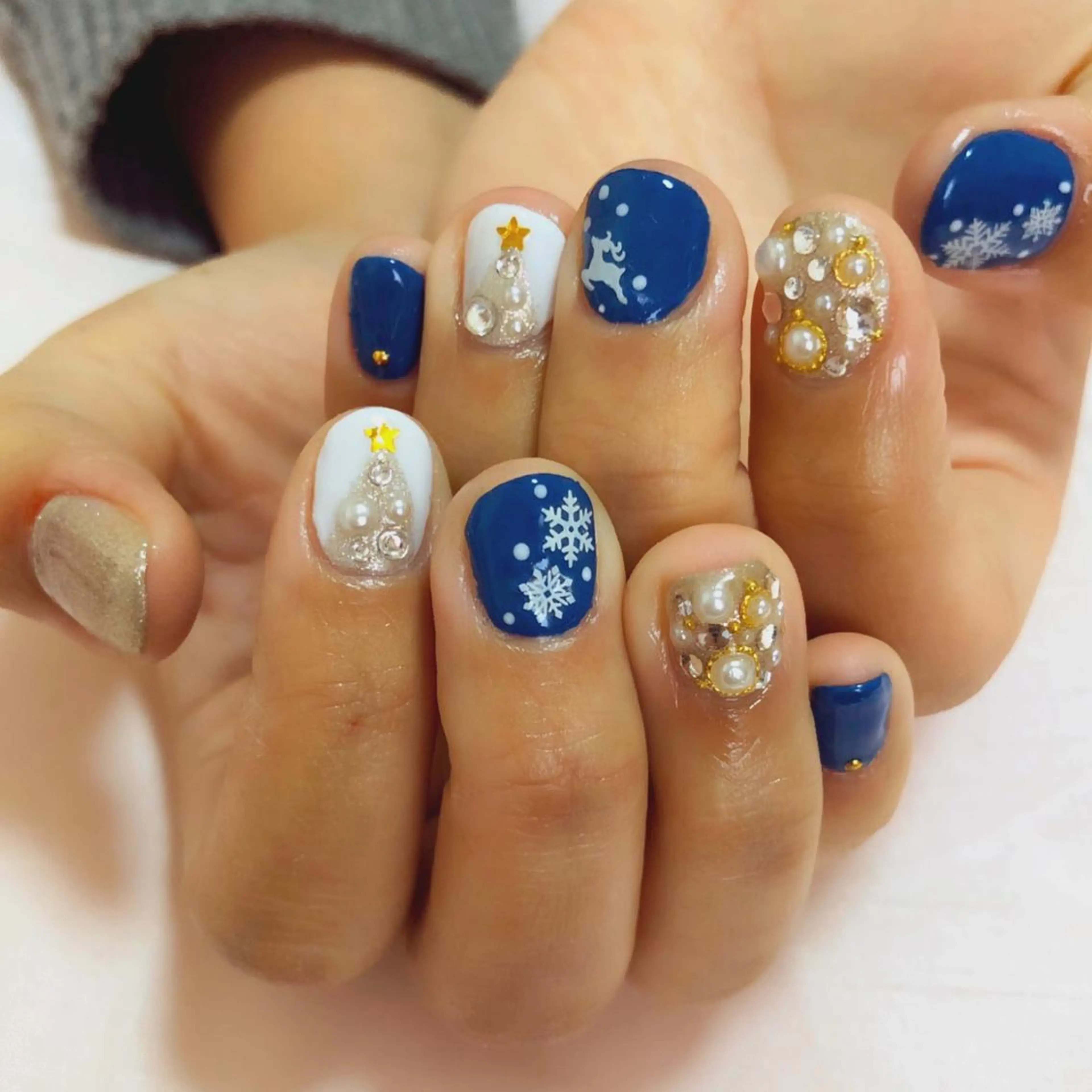 ネイル 冬ネイル クリスマス ハンドネイル フットネイル nailsalon momoのネイルデザイン