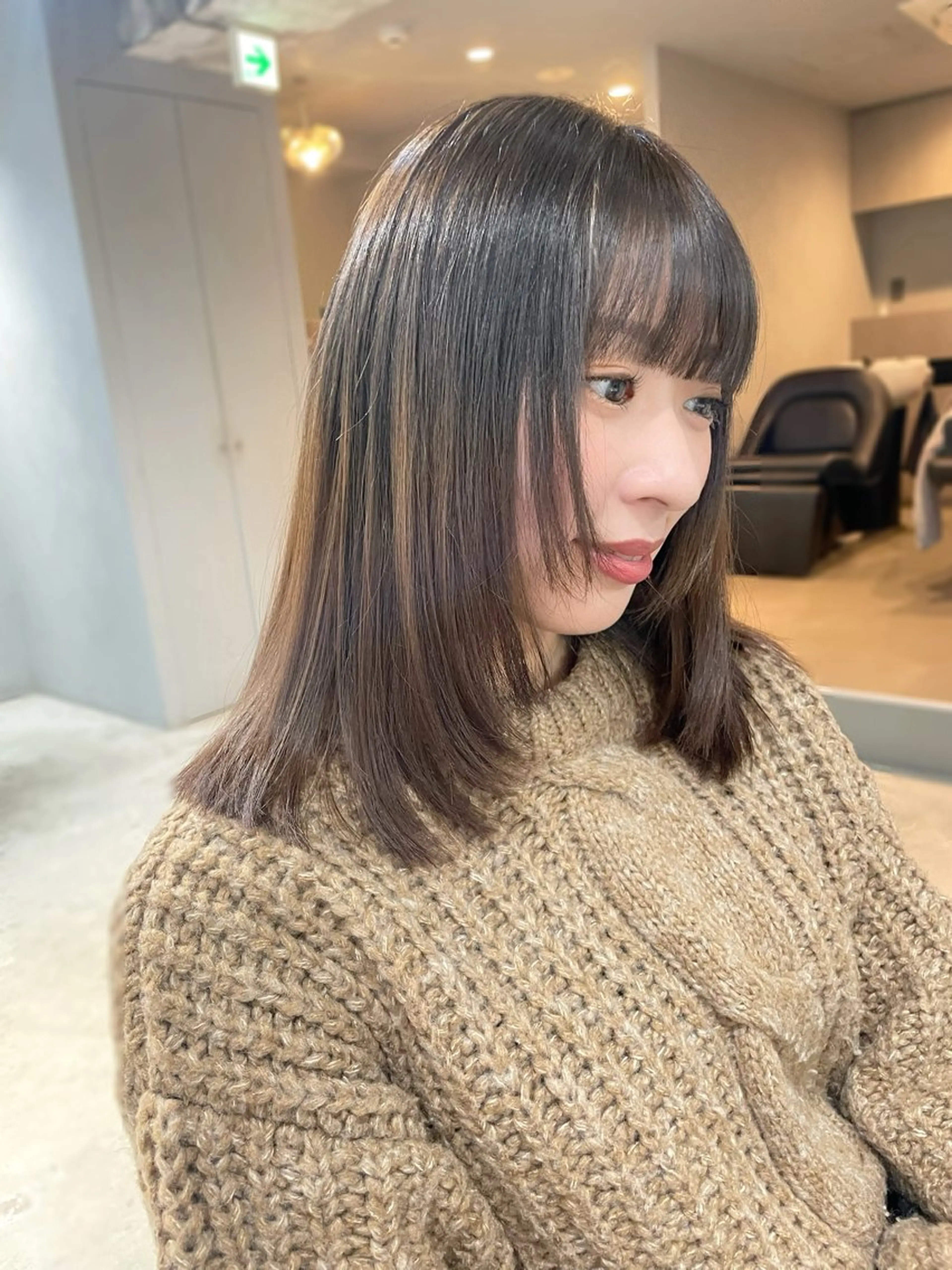 ミディアム ミディアムレイヤー レイヤーカット カット トリートメント 【arc】Ruri コテ巻き風パーマのヘアスタイル